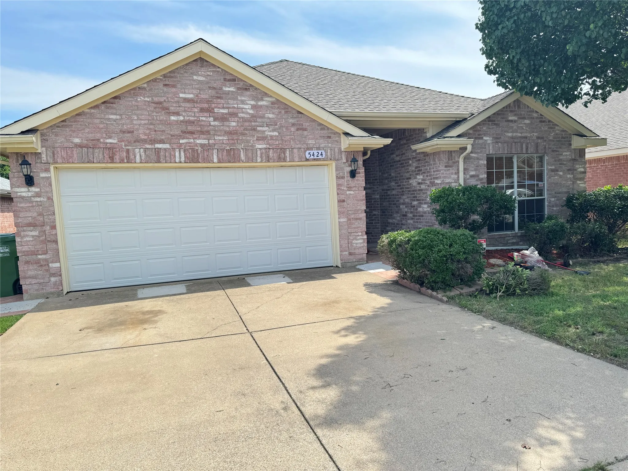 Single Family Residence For Rent in Tarrant County , 5424 Caribou Ridge Drive, Watauga, Texas 76137, 4 Bedroom, 2 Bathroom, 2 Garage spaces, 1,960 Sqft, built in 2000, mls#21344219, Real Estate Agent in Watauga, Homes For Rent in Tarrant county, Homes For Rent in Watauga, Realtor in Watauga Texas, Real Estate Brokerage Independent Realty Texas, Luminita Cordes Realtor