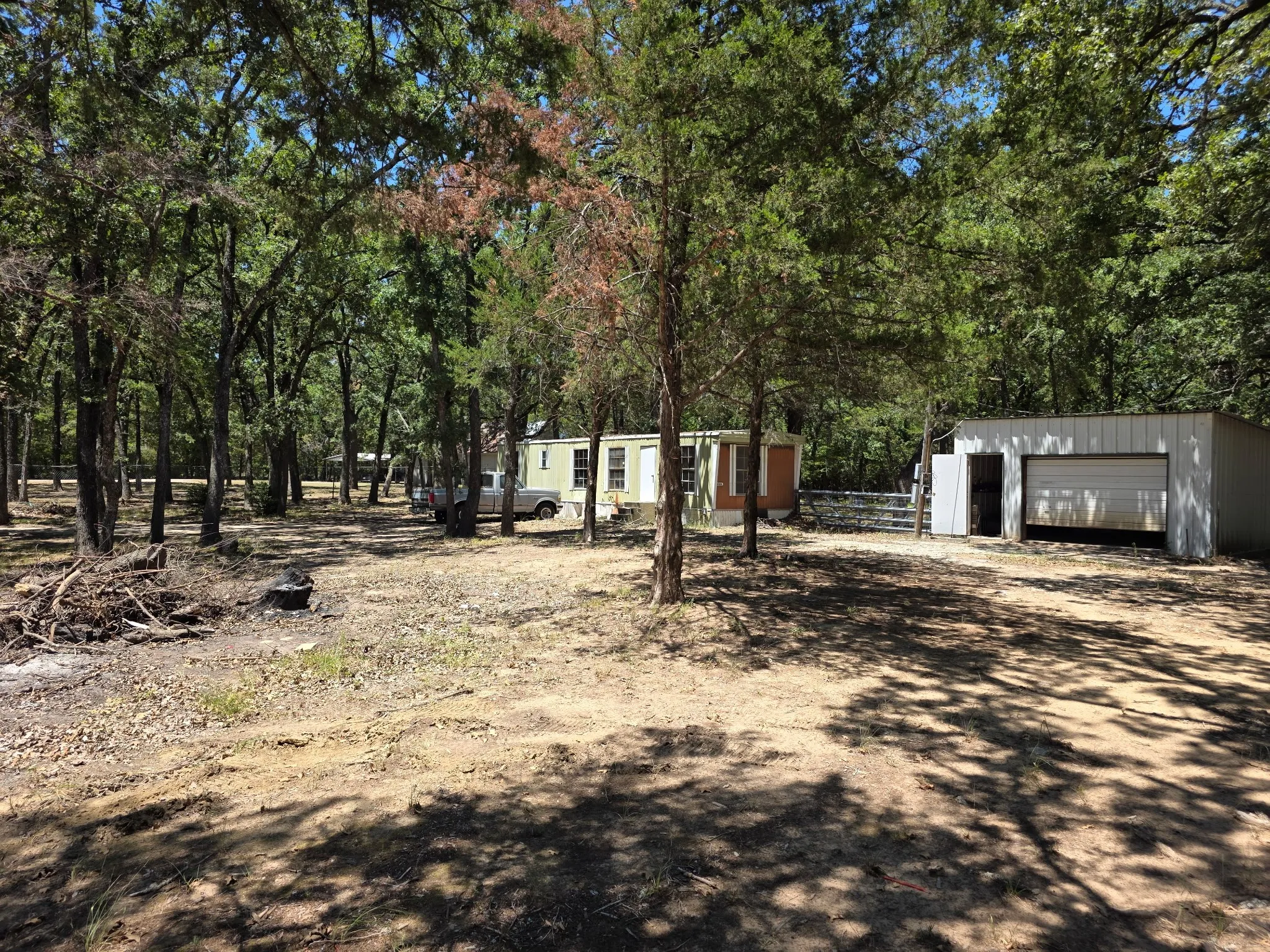 Manufactured Home For Sale in Kaufman County , 15485 Thunder Road, Terrell, Texas 75161, 2 Bedroom, 1 Bathroom, Garage spaces, 624 Sqft, built in 1990, mls#21343274, Real Estate Agent in Terrell, Homes For Sale in Kaufman county, Homes For Sale in Terrell, Realtor in Terrell Texas, Real Estate Brokerage Independent Realty Texas, Luminita Cordes Realtor