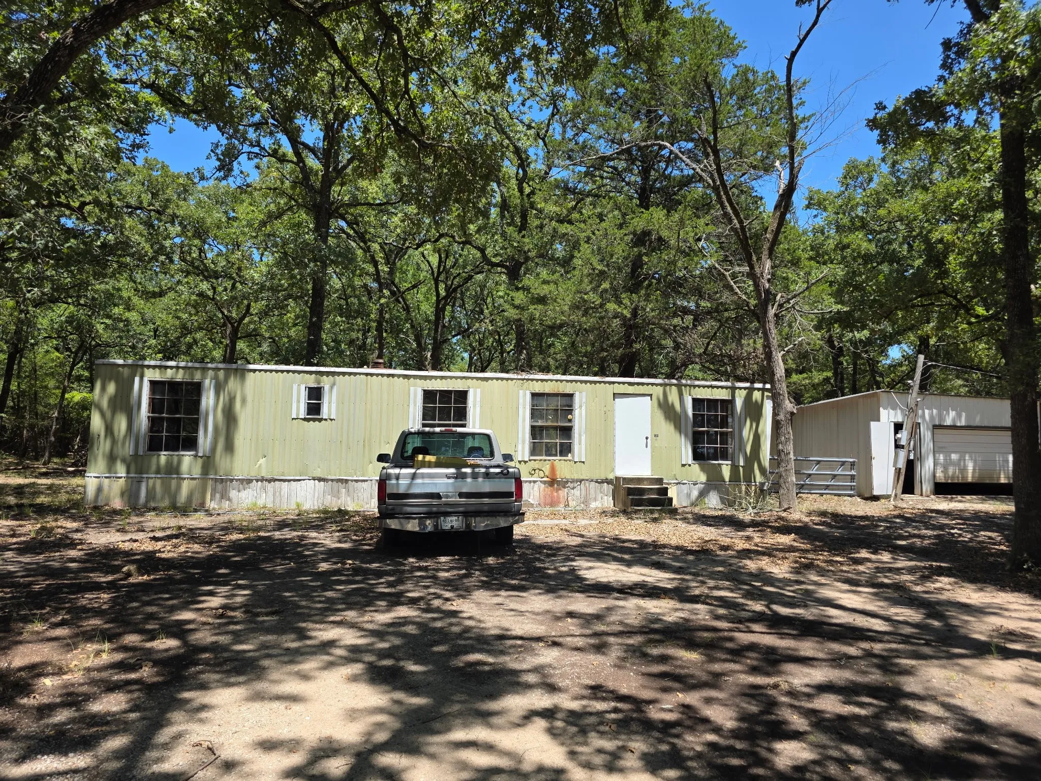 Manufactured Home For Sale in Kaufman County , 15485 Thunder Road, Terrell, Texas 75161, 2 Bedroom, 1 Bathroom, Garage spaces, 624 Sqft, built in 1990, mls#21343274, Real Estate Agent in Terrell, Homes For Sale in Kaufman county, Homes For Sale in Terrell, Realtor in Terrell Texas, Real Estate Brokerage Independent Realty Texas, Luminita Cordes Realtor