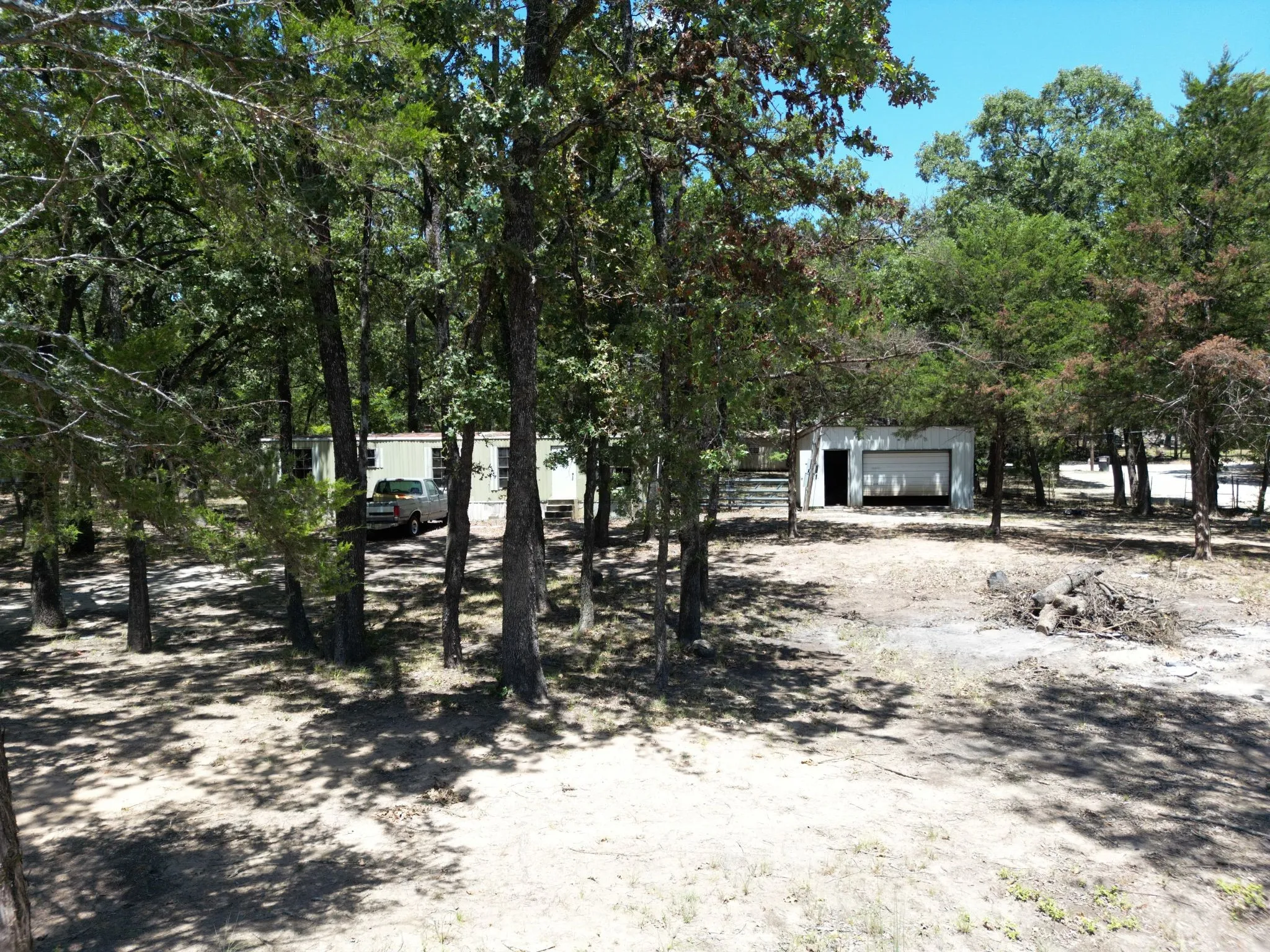 Manufactured Home For Sale in Kaufman County , 15485 Thunder Road, Terrell, Texas 75161, 2 Bedroom, 1 Bathroom, Garage spaces, 624 Sqft, built in 1990, mls#21343274, Real Estate Agent in Terrell, Homes For Sale in Kaufman county, Homes For Sale in Terrell, Realtor in Terrell Texas, Real Estate Brokerage Independent Realty Texas, Luminita Cordes Realtor