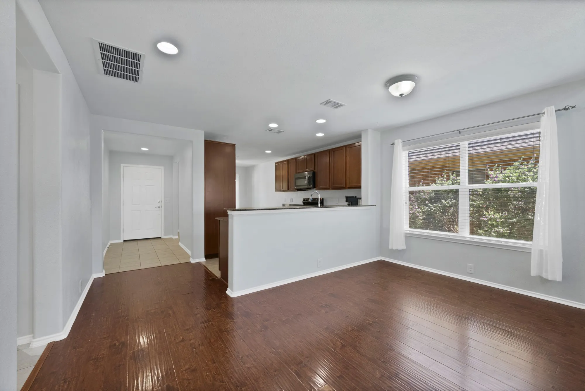 Single Family Residence For Sale in Denton County , 15925 Blaketree Drive, Fort Worth, Texas 76177, 4 Bedroom, 3 Bathroom, 2 Garage spaces, 2,349 Sqft, built in 2010, mls#21343958, Real Estate Agent in Fort Worth, Homes For Sale in Denton county, Homes For Sale in Fort Worth, Realtor in Fort Worth Texas, Real Estate Brokerage Independent Realty Texas, Luminita Cordes Realtor