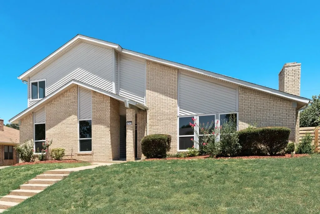 Single Family Residence For Sale in Tarrant County , 4717 Mandalay Drive, Arlington, Texas 76016, 4 Bedroom, 2 Bathroom, 2 Garage spaces, 2,468 Sqft, built in 1979, mls#21341701, Real Estate Agent in Arlington, Homes For Sale in Tarrant county, Homes For Sale in Arlington, Realtor in Arlington Texas, Real Estate Brokerage Independent Realty Texas, Luminita Cordes Realtor