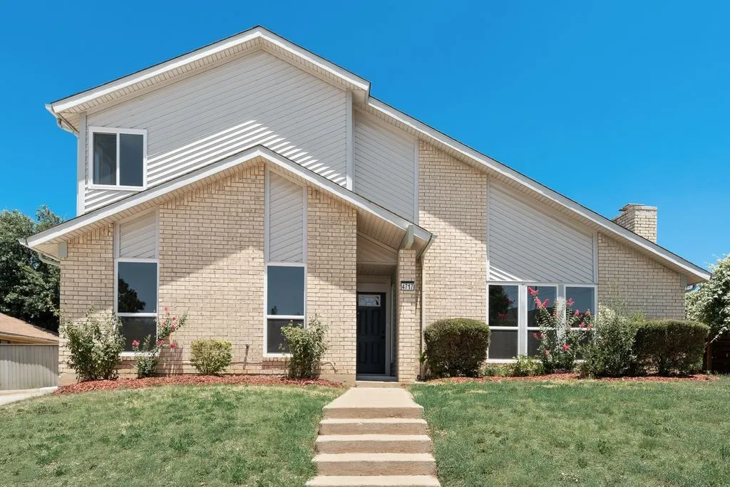 Single Family Residence For Sale in Tarrant County , 4717 Mandalay Drive, Arlington, Texas 76016, 4 Bedroom, 2 Bathroom, 2 Garage spaces, 2,468 Sqft, built in 1979, mls#21341701, Real Estate Agent in Arlington, Homes For Sale in Tarrant county, Homes For Sale in Arlington, Realtor in Arlington Texas, Real Estate Brokerage Independent Realty Texas, Luminita Cordes Realtor