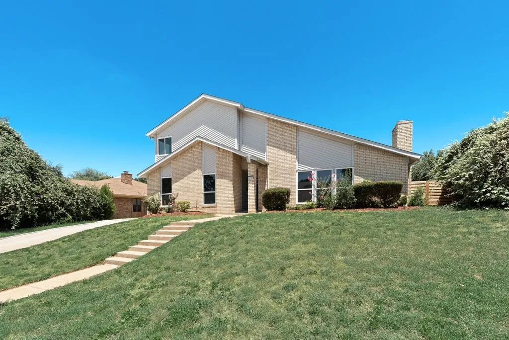 Single Family Residence For Sale in Tarrant County , 4717 Mandalay Drive, Arlington, Texas 76016, 4 Bedroom, 2 Bathroom, 2 Garage spaces, 2,468 Sqft, built in 1979, mls#21341701, Real Estate Agent in Arlington, Homes For Sale in Tarrant county, Homes For Sale in Arlington, Realtor in Arlington Texas, Real Estate Brokerage Independent Realty Texas, Luminita Cordes Realtor