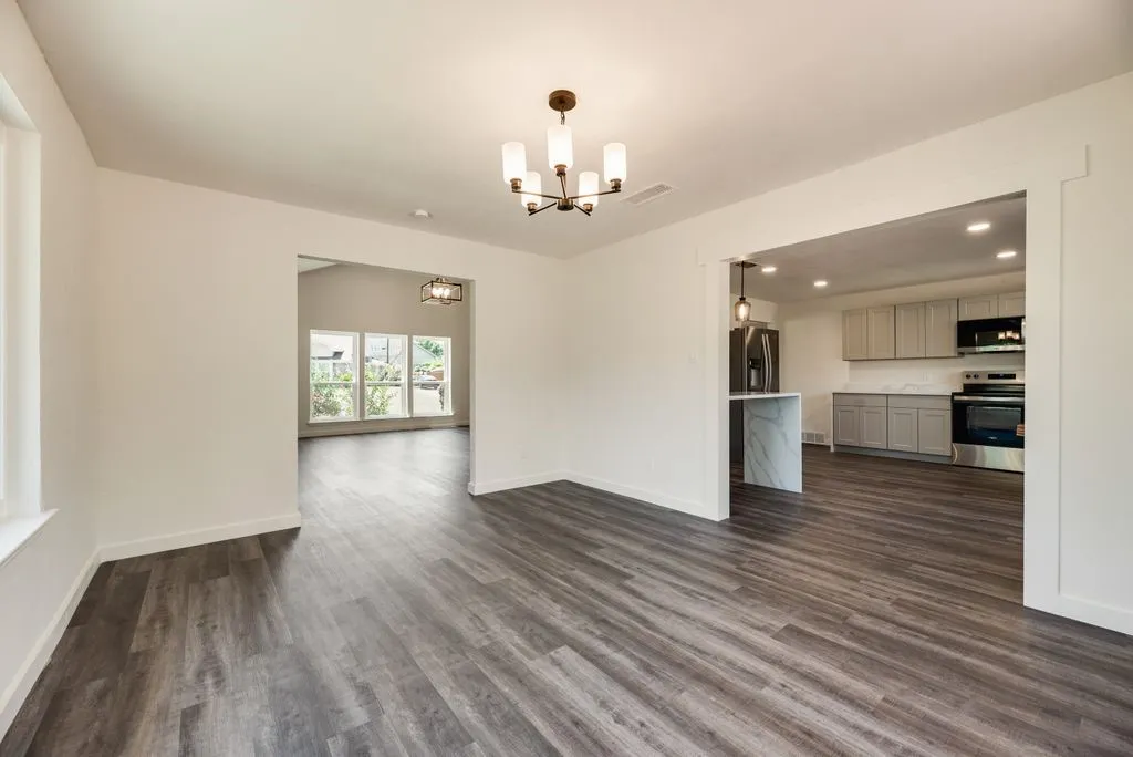 Single Family Residence For Sale in Tarrant County , 4717 Mandalay Drive, Arlington, Texas 76016, 4 Bedroom, 2 Bathroom, 2 Garage spaces, 2,468 Sqft, built in 1979, mls#21341701, Real Estate Agent in Arlington, Homes For Sale in Tarrant county, Homes For Sale in Arlington, Realtor in Arlington Texas, Real Estate Brokerage Independent Realty Texas, Luminita Cordes Realtor