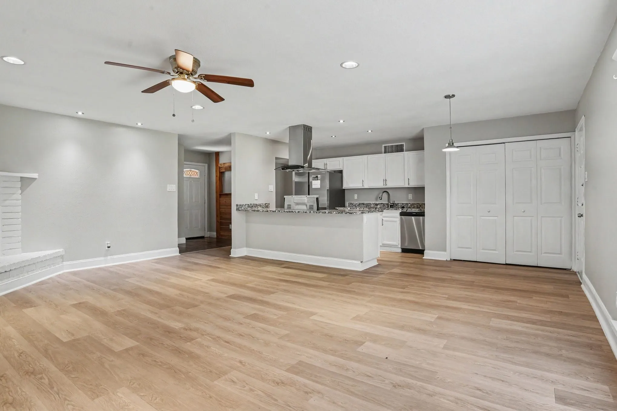 Single Family Residence For Sale in Dallas County , 224 Rockcrest Drive, Mesquite, Texas 75150, 3 Bedroom, 2 Bathroom, 2 Garage spaces, 1,344 Sqft, built in 1979, mls#21343235, Real Estate Agent in Mesquite, Homes For Sale in Dallas county, Homes For Sale in Mesquite, Realtor in Mesquite Texas, Real Estate Brokerage Independent Realty Texas, Luminita Cordes Realtor