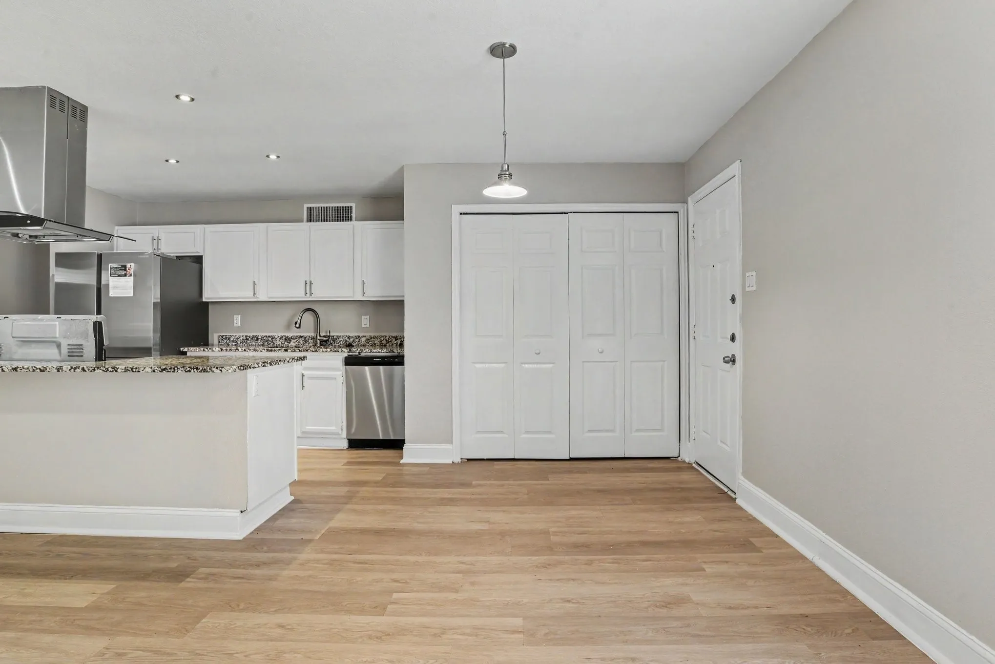Single Family Residence For Sale in Dallas County , 224 Rockcrest Drive, Mesquite, Texas 75150, 3 Bedroom, 2 Bathroom, 2 Garage spaces, 1,344 Sqft, built in 1979, mls#21343235, Real Estate Agent in Mesquite, Homes For Sale in Dallas county, Homes For Sale in Mesquite, Realtor in Mesquite Texas, Real Estate Brokerage Independent Realty Texas, Luminita Cordes Realtor