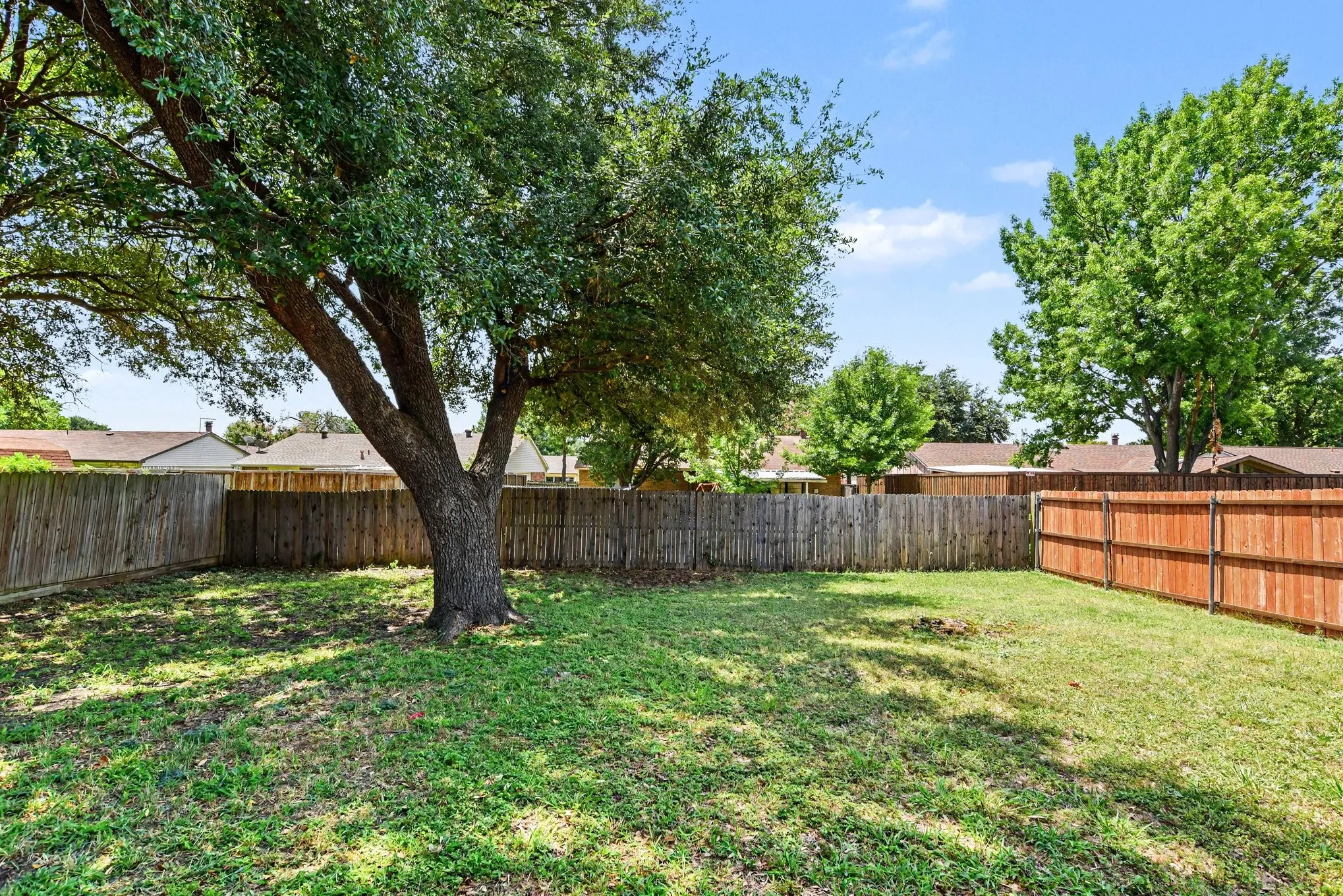 Single Family Residence For Sale in Dallas County , 224 Rockcrest Drive, Mesquite, Texas 75150, 3 Bedroom, 2 Bathroom, 2 Garage spaces, 1,344 Sqft, built in 1979, mls#21343235, Real Estate Agent in Mesquite, Homes For Sale in Dallas county, Homes For Sale in Mesquite, Realtor in Mesquite Texas, Real Estate Brokerage Independent Realty Texas, Luminita Cordes Realtor