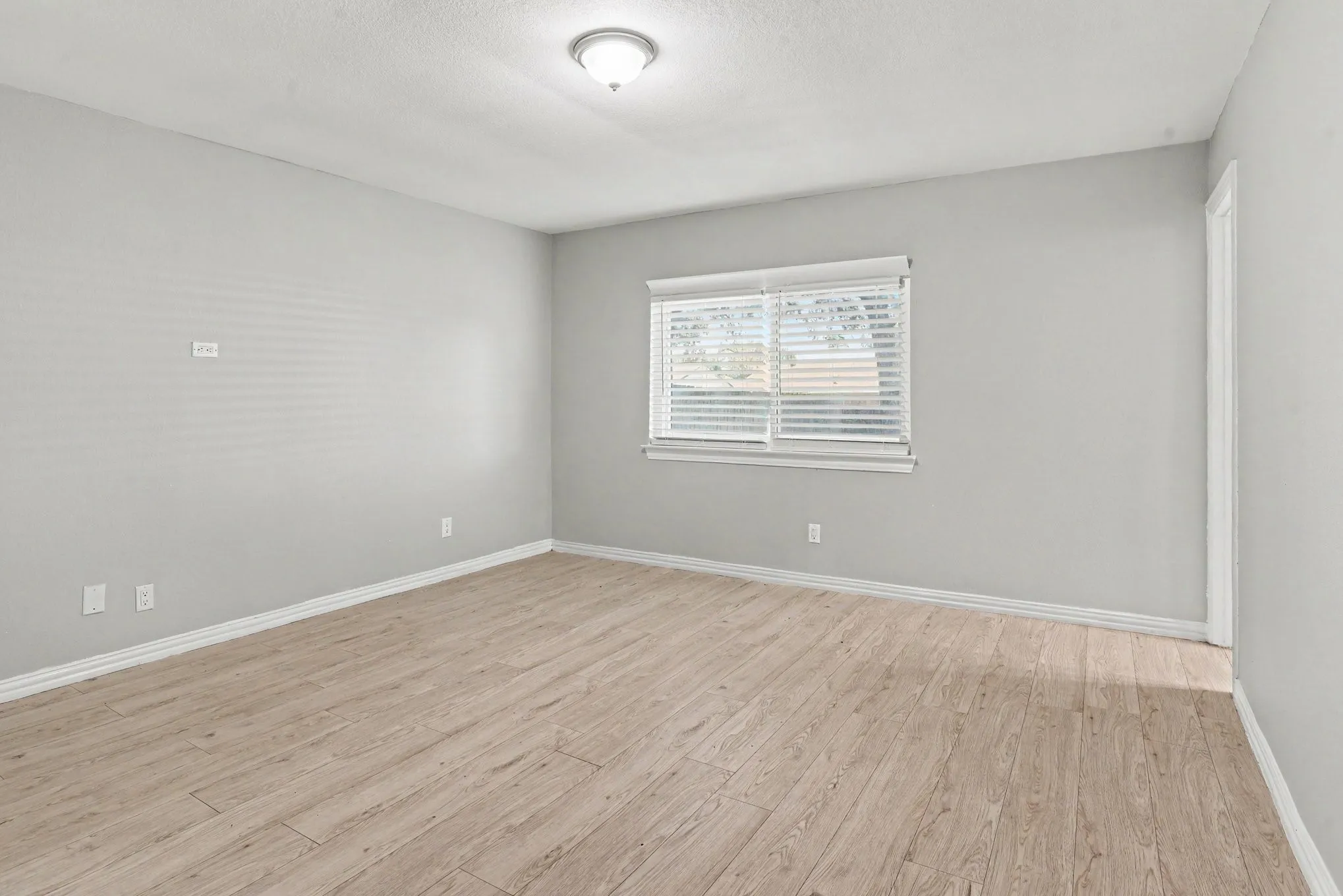 Single Family Residence For Sale in Dallas County , 224 Rockcrest Drive, Mesquite, Texas 75150, 3 Bedroom, 2 Bathroom, 2 Garage spaces, 1,344 Sqft, built in 1979, mls#21343235, Real Estate Agent in Mesquite, Homes For Sale in Dallas county, Homes For Sale in Mesquite, Realtor in Mesquite Texas, Real Estate Brokerage Independent Realty Texas, Luminita Cordes Realtor