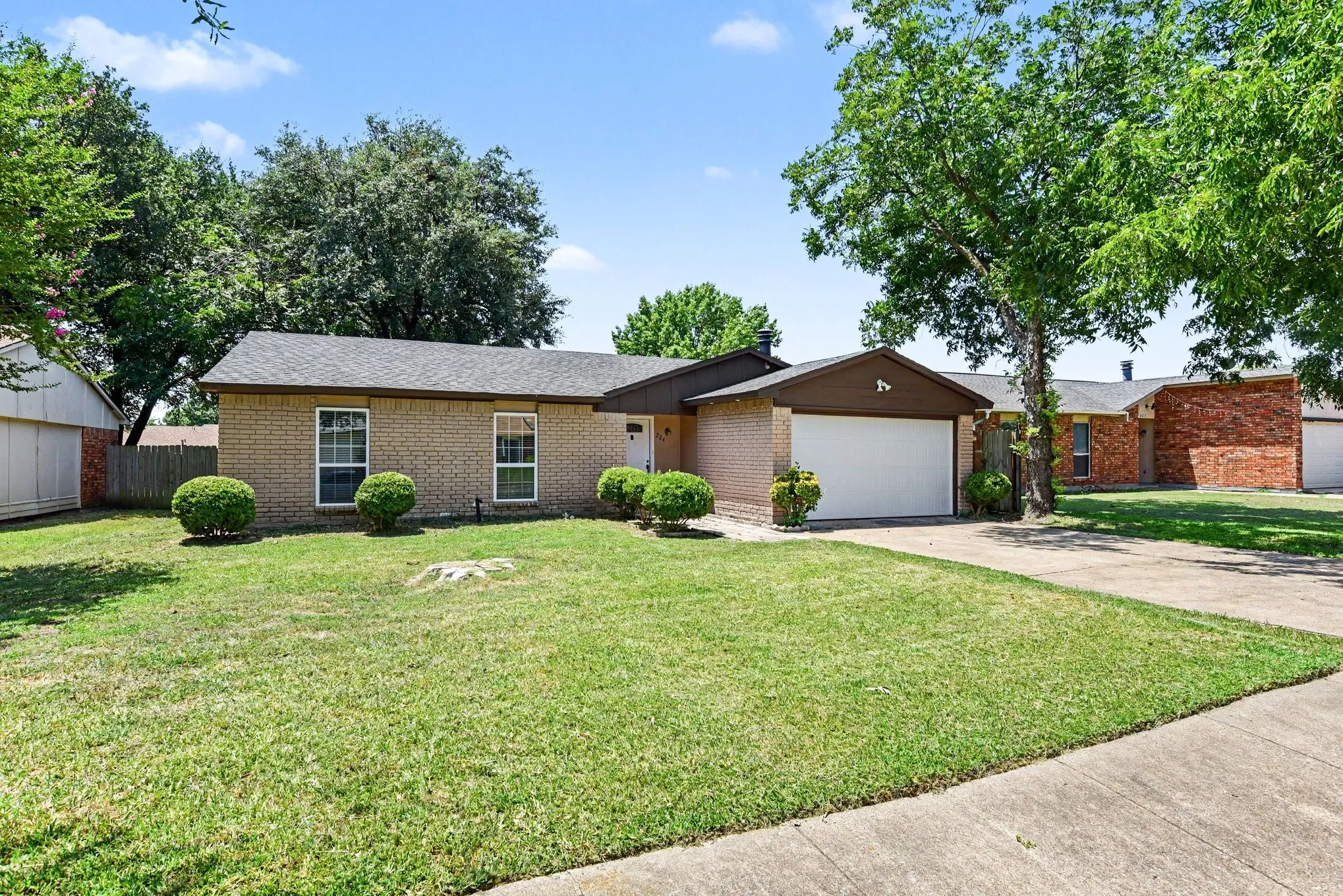 Single Family Residence For Sale in Dallas County , 224 Rockcrest Drive, Mesquite, Texas 75150, 3 Bedroom, 2 Bathroom, 2 Garage spaces, 1,344 Sqft, built in 1979, mls#21343235, Real Estate Agent in Mesquite, Homes For Sale in Dallas county, Homes For Sale in Mesquite, Realtor in Mesquite Texas, Real Estate Brokerage Independent Realty Texas, Luminita Cordes Realtor