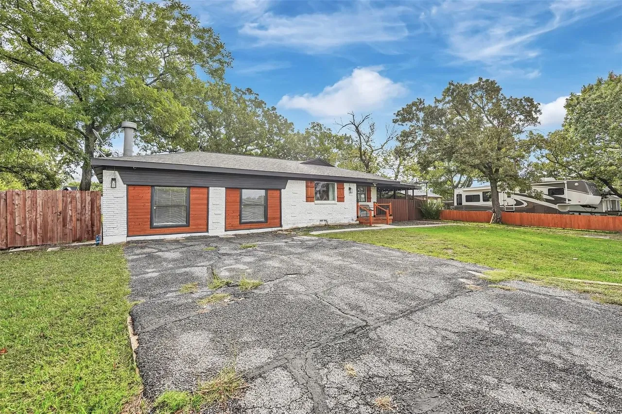 Single Family Residence For Sale in Collin County , 7835 County Road 436, Princeton, Texas 75407, 4 Bedroom, 2 Bathroom, Garage spaces, 2,156 Sqft, built in 1965, mls#21344203, Real Estate Agent in Princeton, Homes For Sale in Collin county, Homes For Sale in Princeton, Realtor in Princeton Texas, Real Estate Brokerage Independent Realty Texas, Luminita Cordes Realtor