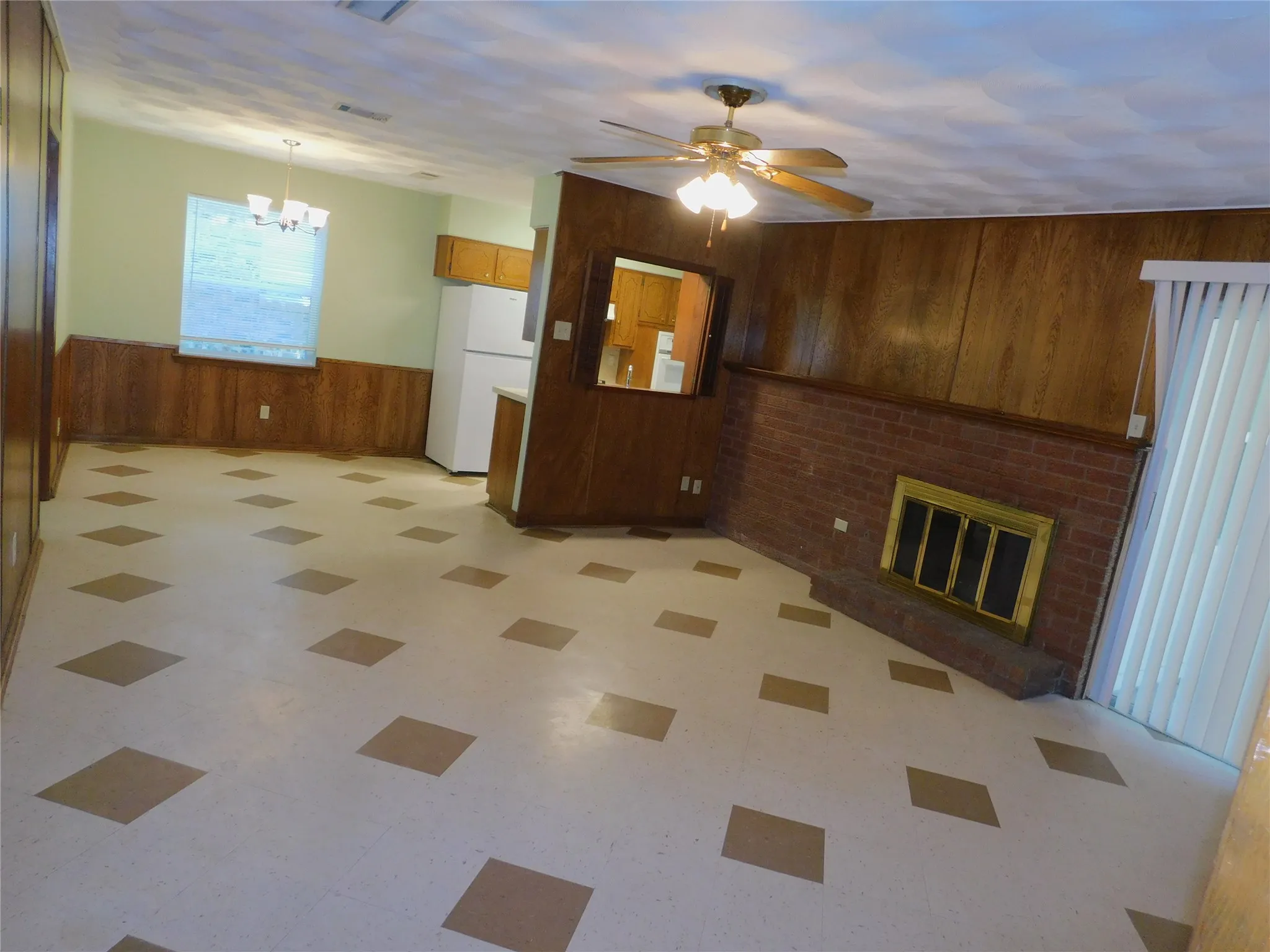 Single Family Residence For Rent in Dallas County , 2445 Eastbrook Drive, Mesquite, Texas 75150, 3 Bedroom, 2 Bathroom, 2 Garage spaces, 1,458 Sqft, built in 1967, mls#21344145, Real Estate Agent in Mesquite, Homes For Rent in Dallas county, Homes For Rent in Mesquite, Realtor in Mesquite Texas, Real Estate Brokerage Independent Realty Texas, Luminita Cordes Realtor