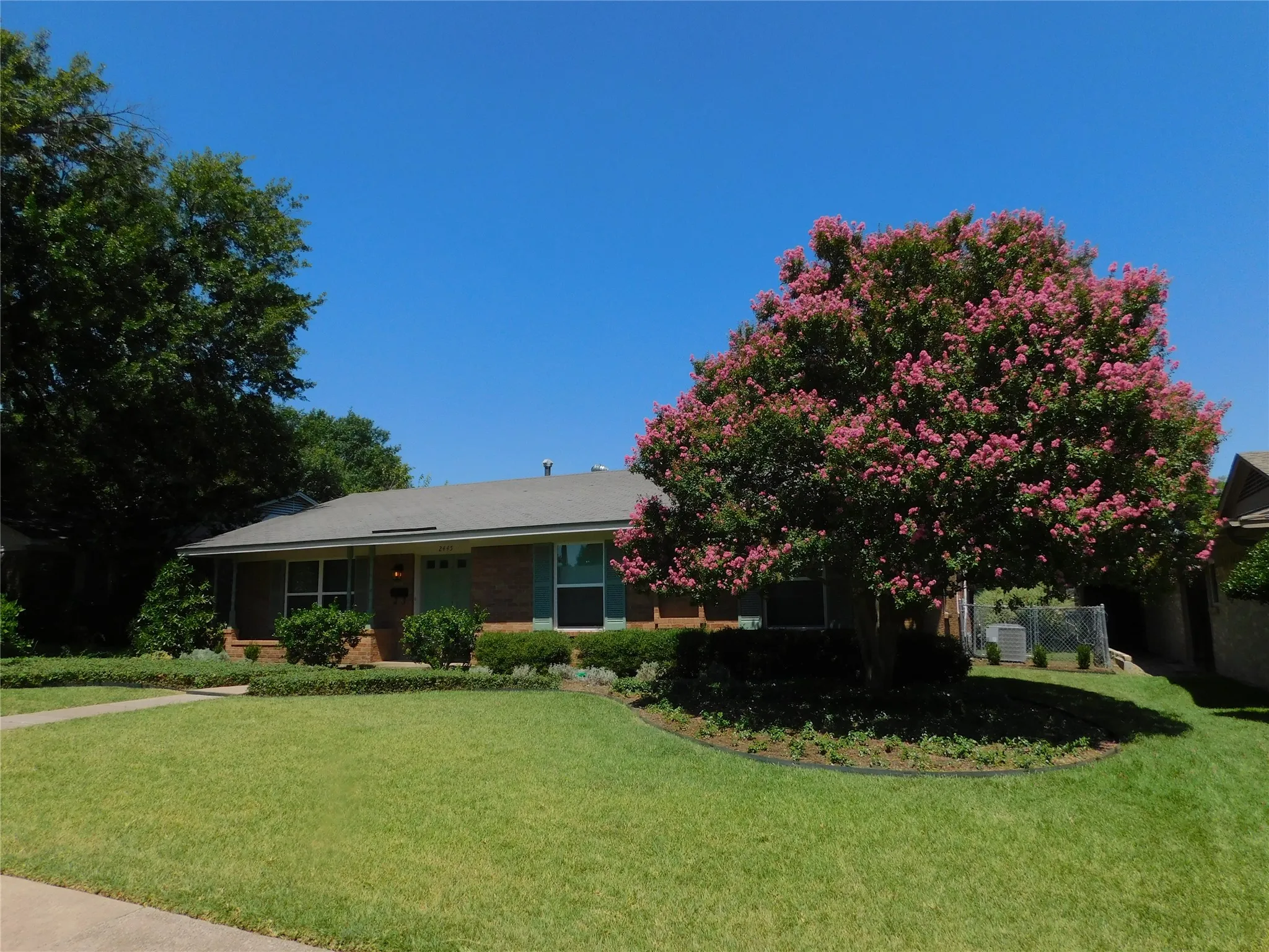 Single Family Residence For Rent in Dallas County , 2445 Eastbrook Drive, Mesquite, Texas 75150, 3 Bedroom, 2 Bathroom, 2 Garage spaces, 1,458 Sqft, built in 1967, mls#21344145, Real Estate Agent in Mesquite, Homes For Rent in Dallas county, Homes For Rent in Mesquite, Realtor in Mesquite Texas, Real Estate Brokerage Independent Realty Texas, Luminita Cordes Realtor
