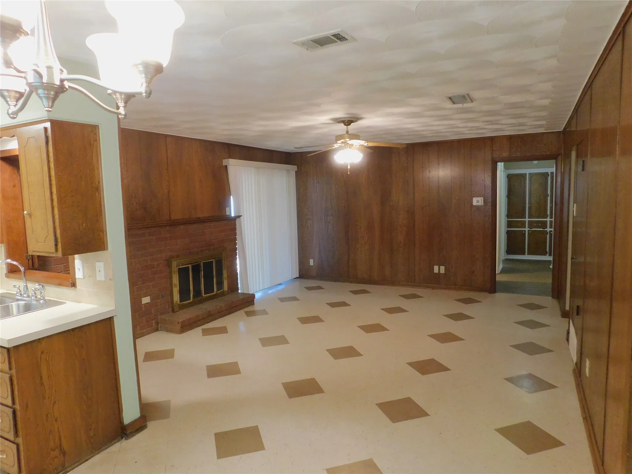 Single Family Residence For Rent in Dallas County , 2445 Eastbrook Drive, Mesquite, Texas 75150, 3 Bedroom, 2 Bathroom, 2 Garage spaces, 1,458 Sqft, built in 1967, mls#21344145, Real Estate Agent in Mesquite, Homes For Rent in Dallas county, Homes For Rent in Mesquite, Realtor in Mesquite Texas, Real Estate Brokerage Independent Realty Texas, Luminita Cordes Realtor