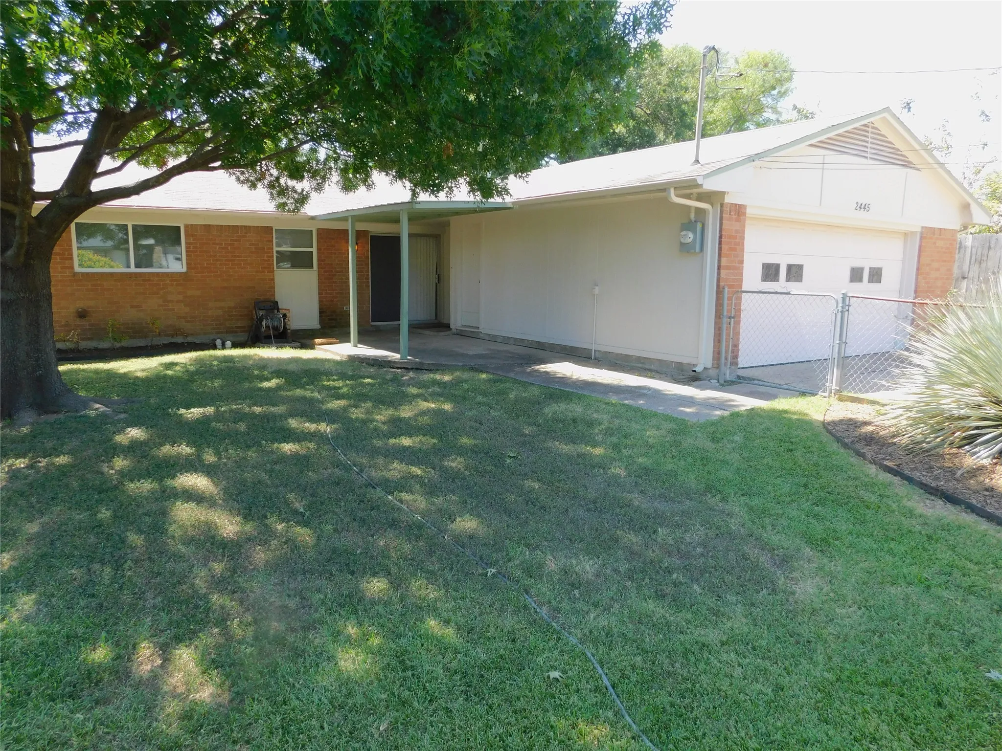 Single Family Residence For Rent in Dallas County , 2445 Eastbrook Drive, Mesquite, Texas 75150, 3 Bedroom, 2 Bathroom, 2 Garage spaces, 1,458 Sqft, built in 1967, mls#21344145, Real Estate Agent in Mesquite, Homes For Rent in Dallas county, Homes For Rent in Mesquite, Realtor in Mesquite Texas, Real Estate Brokerage Independent Realty Texas, Luminita Cordes Realtor