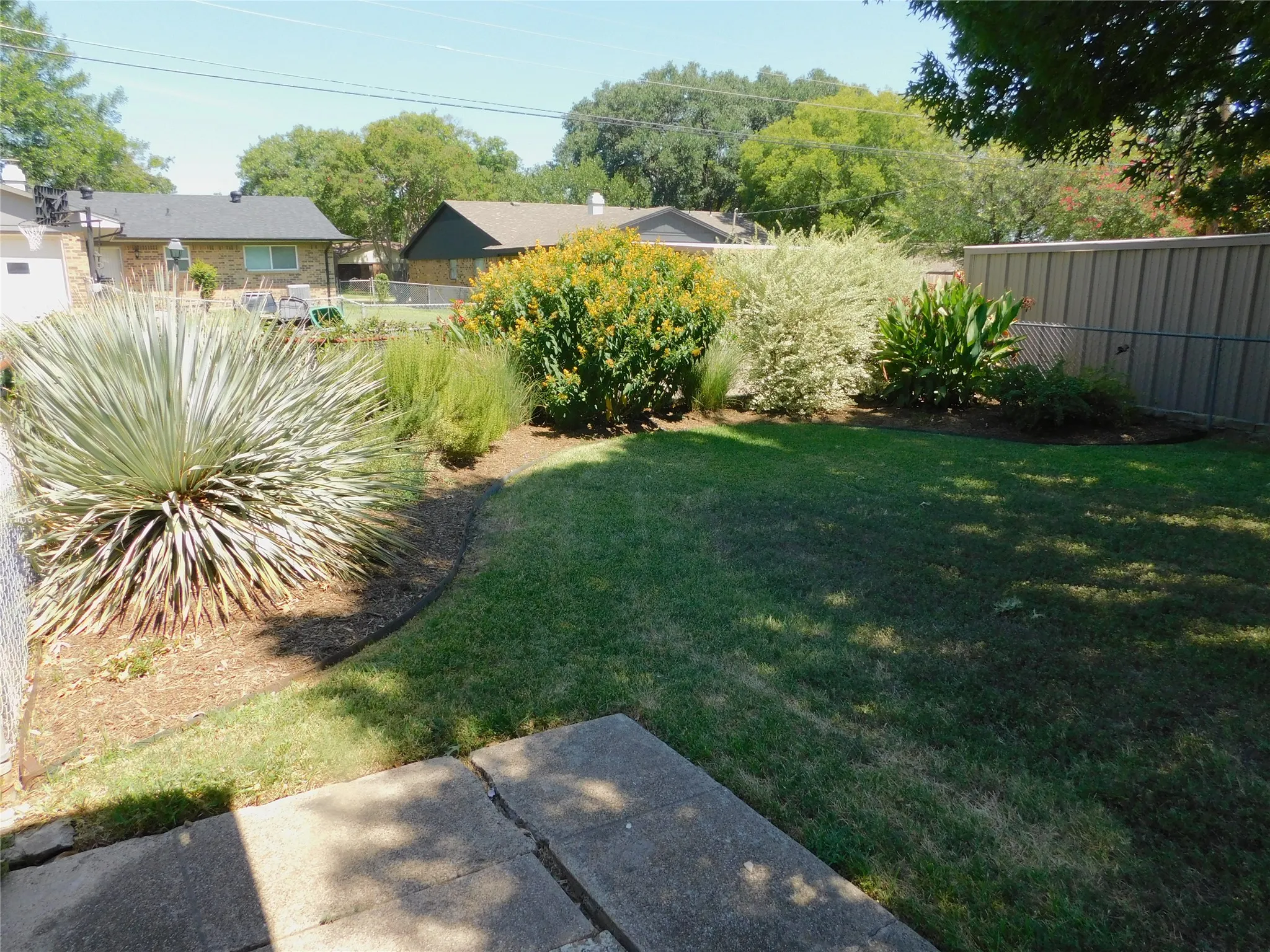 Single Family Residence For Rent in Dallas County , 2445 Eastbrook Drive, Mesquite, Texas 75150, 3 Bedroom, 2 Bathroom, 2 Garage spaces, 1,458 Sqft, built in 1967, mls#21344145, Real Estate Agent in Mesquite, Homes For Rent in Dallas county, Homes For Rent in Mesquite, Realtor in Mesquite Texas, Real Estate Brokerage Independent Realty Texas, Luminita Cordes Realtor