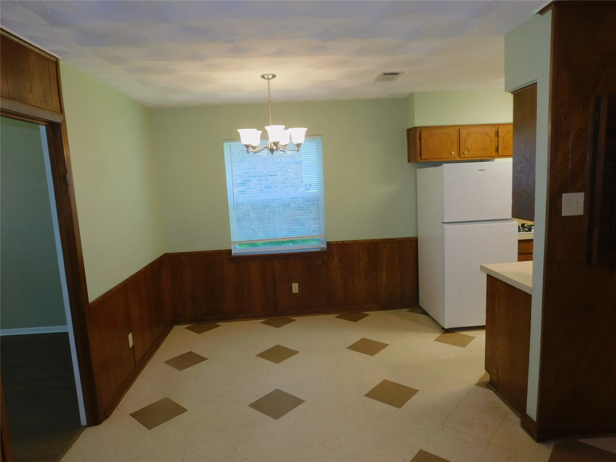 Single Family Residence For Rent in Dallas County , 2445 Eastbrook Drive, Mesquite, Texas 75150, 3 Bedroom, 2 Bathroom, 2 Garage spaces, 1,458 Sqft, built in 1967, mls#21344145, Real Estate Agent in Mesquite, Homes For Rent in Dallas county, Homes For Rent in Mesquite, Realtor in Mesquite Texas, Real Estate Brokerage Independent Realty Texas, Luminita Cordes Realtor