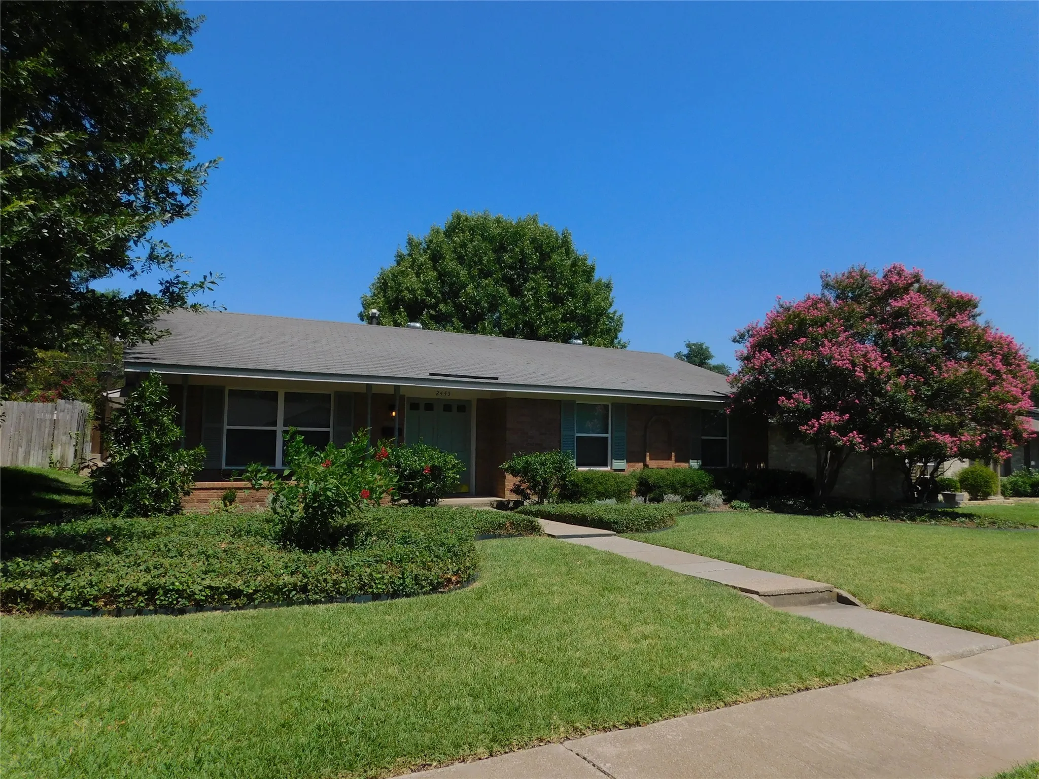 Single Family Residence For Rent in Dallas County , 2445 Eastbrook Drive, Mesquite, Texas 75150, 3 Bedroom, 2 Bathroom, 2 Garage spaces, 1,458 Sqft, built in 1967, mls#21344145, Real Estate Agent in Mesquite, Homes For Rent in Dallas county, Homes For Rent in Mesquite, Realtor in Mesquite Texas, Real Estate Brokerage Independent Realty Texas, Luminita Cordes Realtor