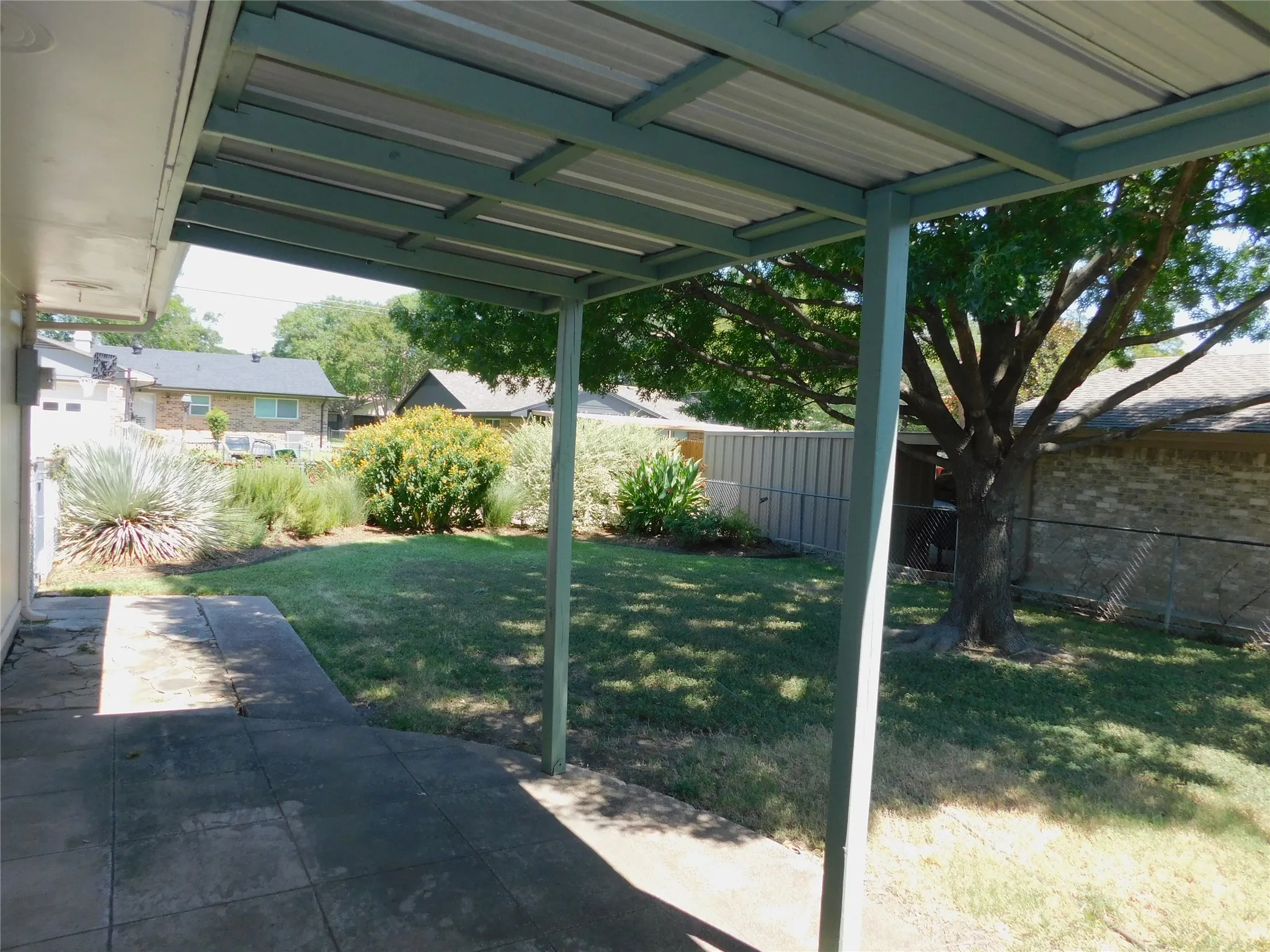 Single Family Residence For Rent in Dallas County , 2445 Eastbrook Drive, Mesquite, Texas 75150, 3 Bedroom, 2 Bathroom, 2 Garage spaces, 1,458 Sqft, built in 1967, mls#21344145, Real Estate Agent in Mesquite, Homes For Rent in Dallas county, Homes For Rent in Mesquite, Realtor in Mesquite Texas, Real Estate Brokerage Independent Realty Texas, Luminita Cordes Realtor