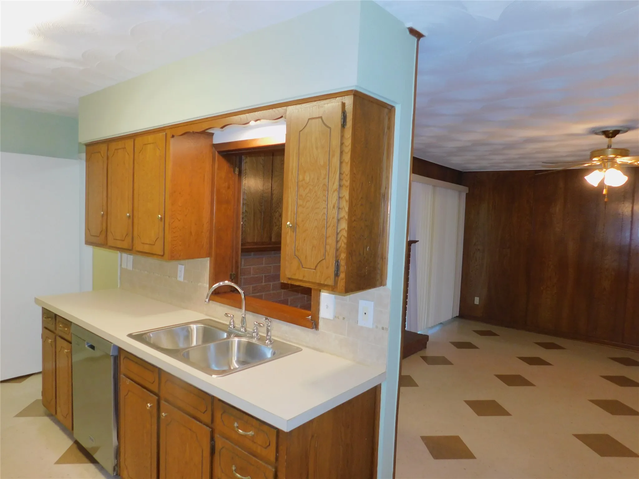 Single Family Residence For Rent in Dallas County , 2445 Eastbrook Drive, Mesquite, Texas 75150, 3 Bedroom, 2 Bathroom, 2 Garage spaces, 1,458 Sqft, built in 1967, mls#21344145, Real Estate Agent in Mesquite, Homes For Rent in Dallas county, Homes For Rent in Mesquite, Realtor in Mesquite Texas, Real Estate Brokerage Independent Realty Texas, Luminita Cordes Realtor