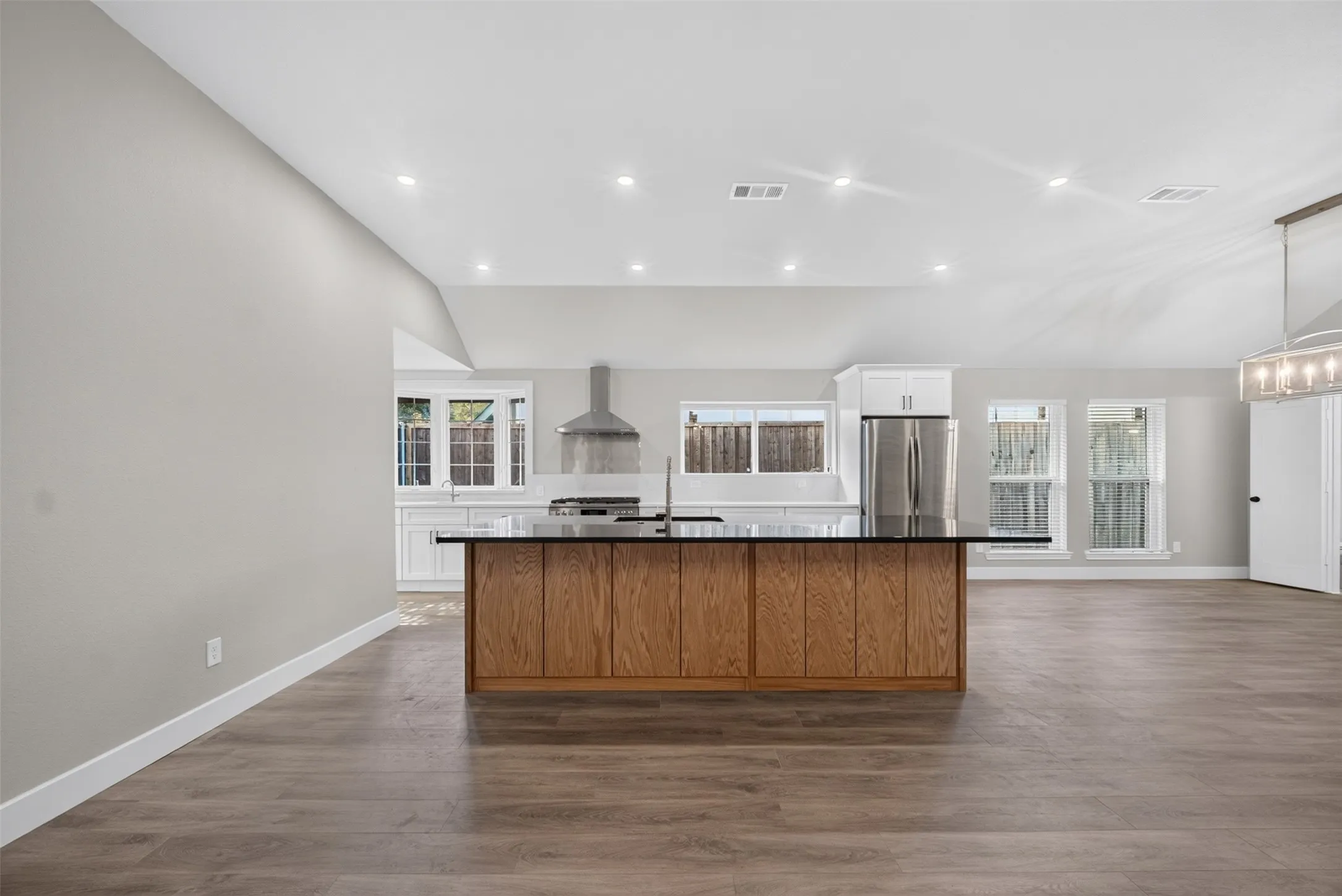 Single Family Residence For Sale in Collin County , 3904 Covinton Lane, Plano, Texas 75023, 4 Bedroom, 3 Bathroom, 2 Garage spaces, 2,596 Sqft, built in 1978, mls#21344234, Real Estate Agent in Plano, Homes For Sale in Collin county, Homes For Sale in Plano, Realtor in Plano Texas, Real Estate Brokerage Independent Realty Texas, Luminita Cordes Realtor