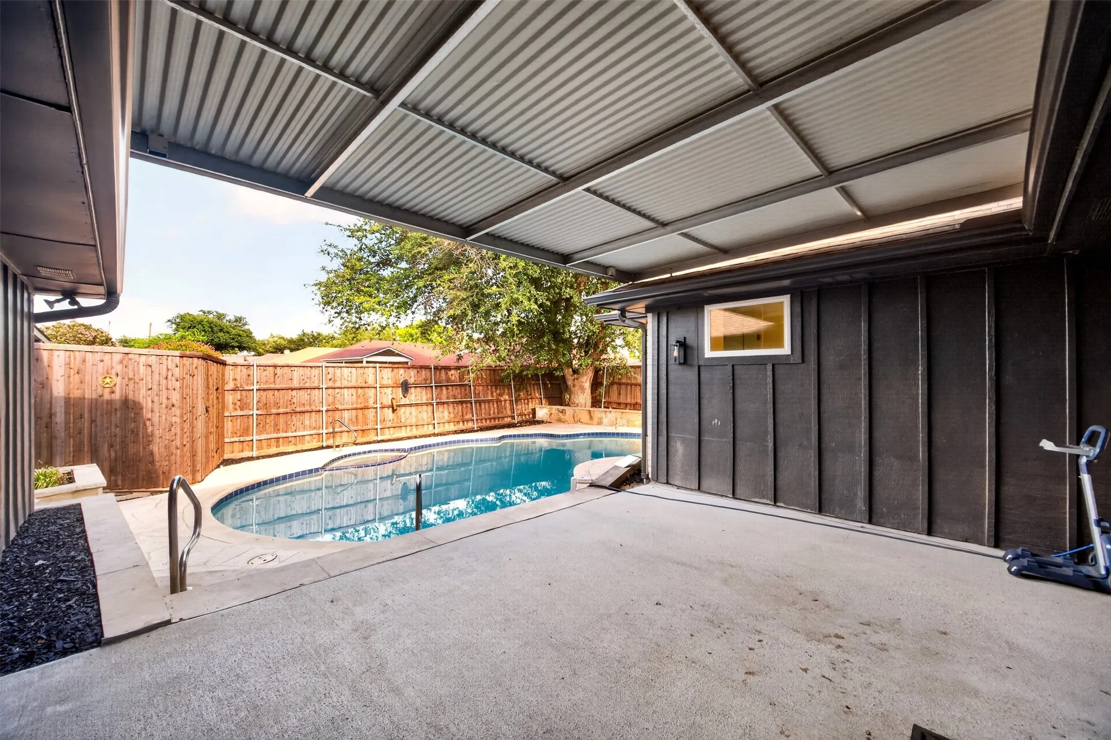 Single Family Residence For Sale in Collin County , 3904 Covinton Lane, Plano, Texas 75023, 4 Bedroom, 3 Bathroom, 2 Garage spaces, 2,596 Sqft, built in 1978, mls#21344234, Real Estate Agent in Plano, Homes For Sale in Collin county, Homes For Sale in Plano, Realtor in Plano Texas, Real Estate Brokerage Independent Realty Texas, Luminita Cordes Realtor