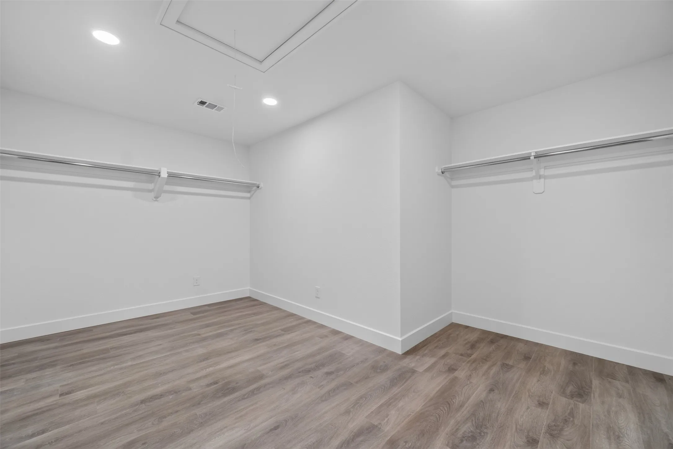 Single Family Residence For Sale in Collin County , 3904 Covinton Lane, Plano, Texas 75023, 4 Bedroom, 3 Bathroom, 2 Garage spaces, 2,596 Sqft, built in 1978, mls#21344234, Real Estate Agent in Plano, Homes For Sale in Collin county, Homes For Sale in Plano, Realtor in Plano Texas, Real Estate Brokerage Independent Realty Texas, Luminita Cordes Realtor