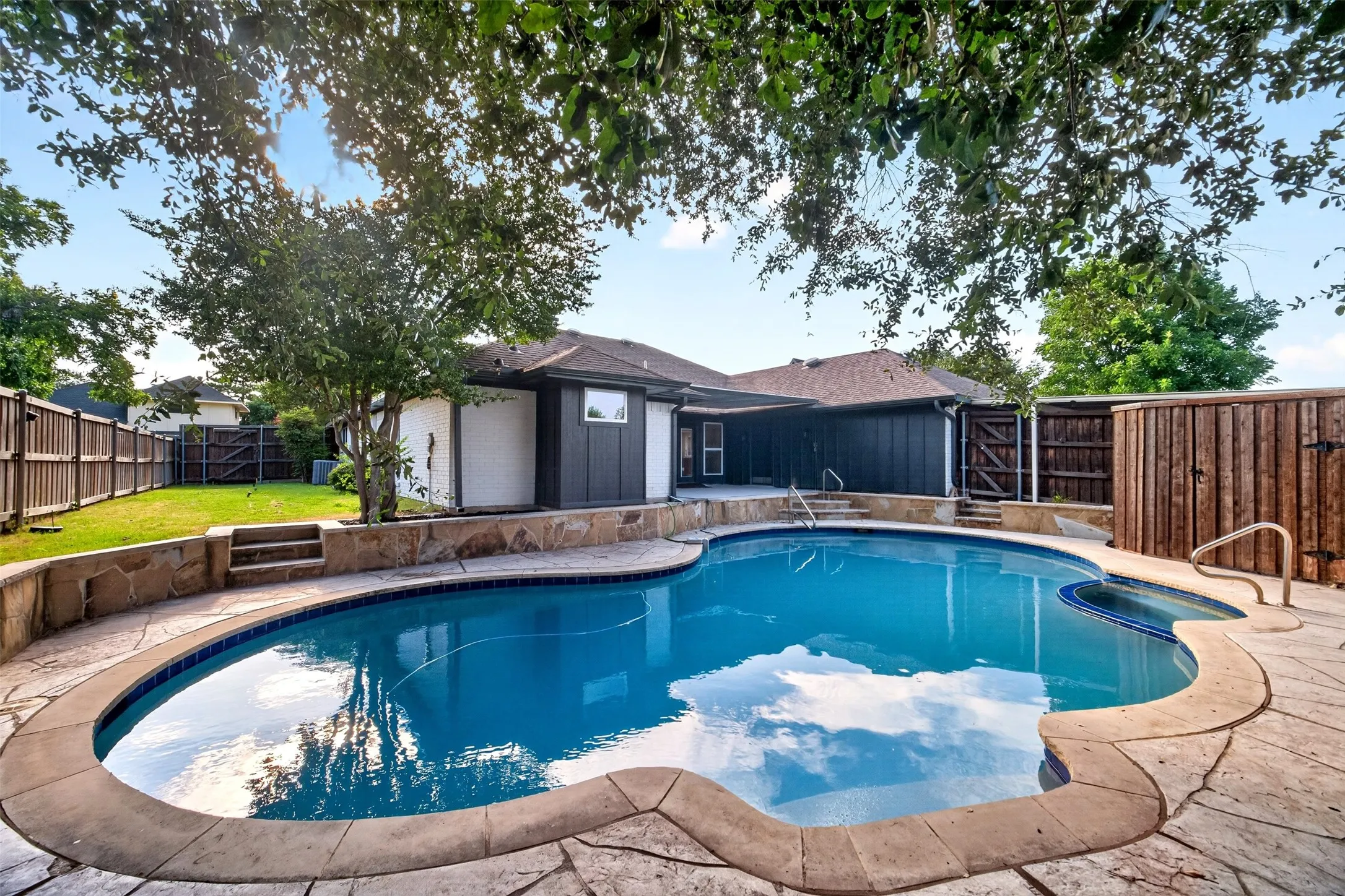Single Family Residence For Sale in Collin County , 3904 Covinton Lane, Plano, Texas 75023, 4 Bedroom, 3 Bathroom, 2 Garage spaces, 2,596 Sqft, built in 1978, mls#21344234, Real Estate Agent in Plano, Homes For Sale in Collin county, Homes For Sale in Plano, Realtor in Plano Texas, Real Estate Brokerage Independent Realty Texas, Luminita Cordes Realtor