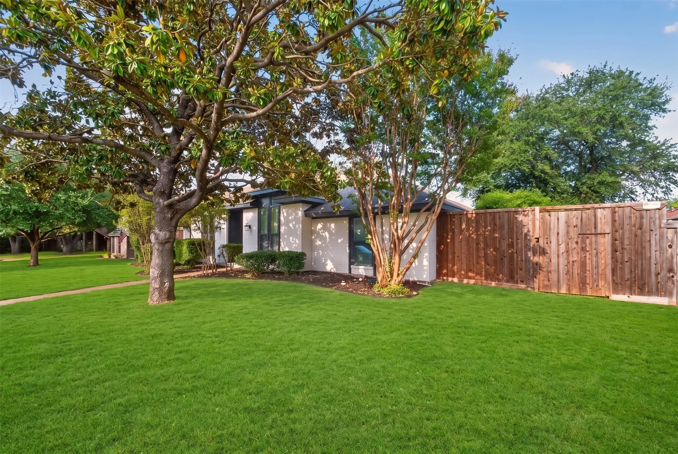 Single Family Residence For Sale in Collin County , 3904 Covinton Lane, Plano, Texas 75023, 4 Bedroom, 3 Bathroom, 2 Garage spaces, 2,596 Sqft, built in 1978, mls#21344234, Real Estate Agent in Plano, Homes For Sale in Collin county, Homes For Sale in Plano, Realtor in Plano Texas, Real Estate Brokerage Independent Realty Texas, Luminita Cordes Realtor