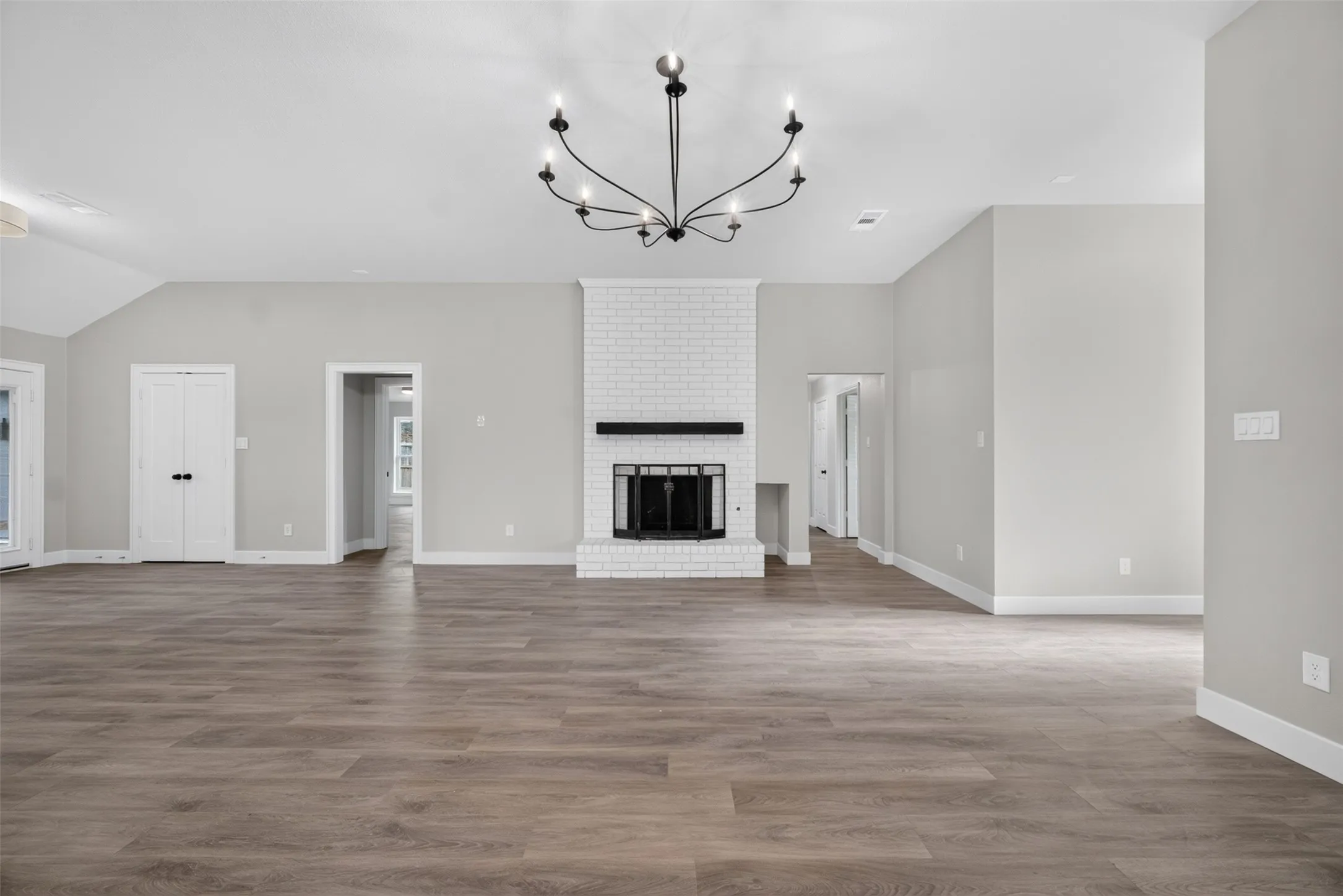 Single Family Residence For Sale in Collin County , 3904 Covinton Lane, Plano, Texas 75023, 4 Bedroom, 3 Bathroom, 2 Garage spaces, 2,596 Sqft, built in 1978, mls#21344234, Real Estate Agent in Plano, Homes For Sale in Collin county, Homes For Sale in Plano, Realtor in Plano Texas, Real Estate Brokerage Independent Realty Texas, Luminita Cordes Realtor