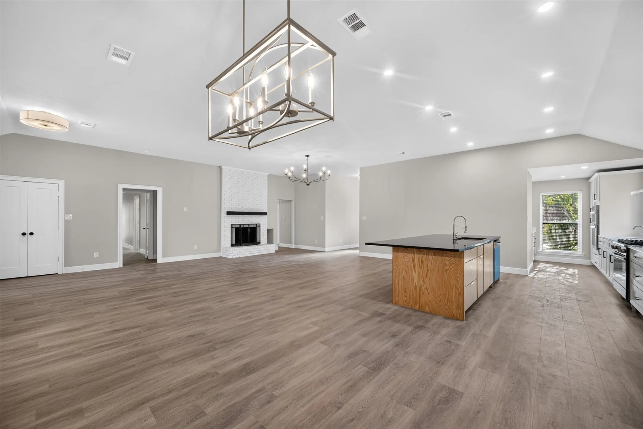 Single Family Residence For Sale in Collin County , 3904 Covinton Lane, Plano, Texas 75023, 4 Bedroom, 3 Bathroom, 2 Garage spaces, 2,596 Sqft, built in 1978, mls#21344234, Real Estate Agent in Plano, Homes For Sale in Collin county, Homes For Sale in Plano, Realtor in Plano Texas, Real Estate Brokerage Independent Realty Texas, Luminita Cordes Realtor