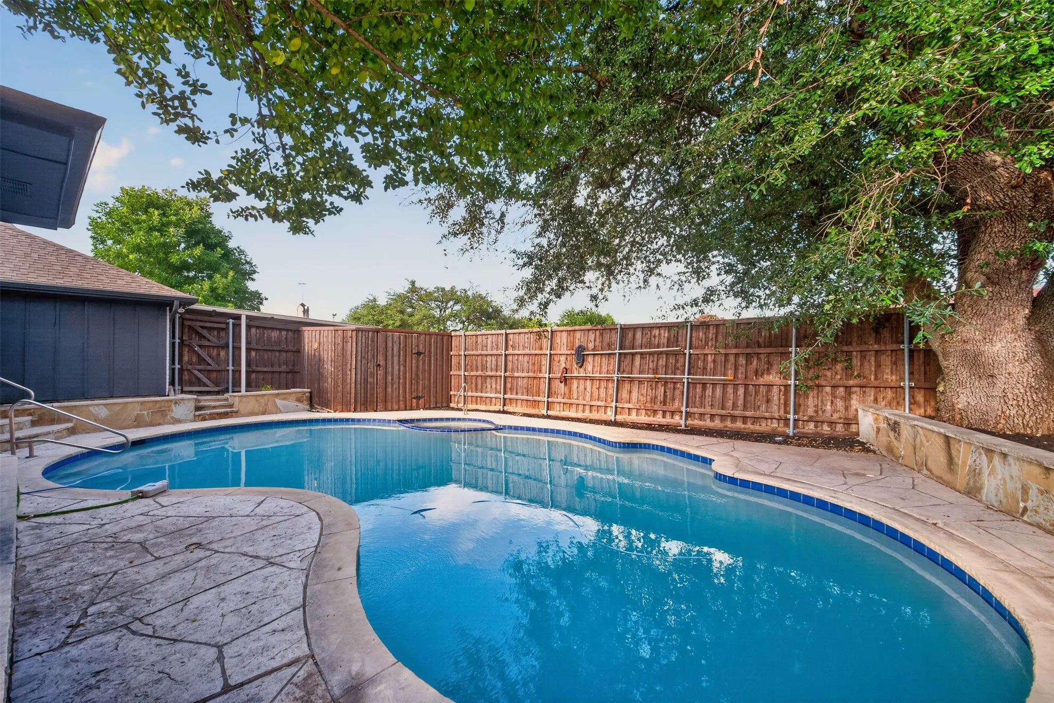 Single Family Residence For Sale in Collin County , 3904 Covinton Lane, Plano, Texas 75023, 4 Bedroom, 3 Bathroom, 2 Garage spaces, 2,596 Sqft, built in 1978, mls#21344234, Real Estate Agent in Plano, Homes For Sale in Collin county, Homes For Sale in Plano, Realtor in Plano Texas, Real Estate Brokerage Independent Realty Texas, Luminita Cordes Realtor