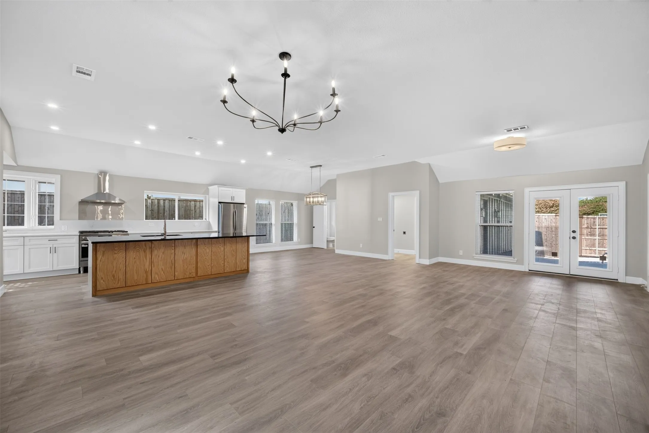 Single Family Residence For Sale in Collin County , 3904 Covinton Lane, Plano, Texas 75023, 4 Bedroom, 3 Bathroom, 2 Garage spaces, 2,596 Sqft, built in 1978, mls#21344234, Real Estate Agent in Plano, Homes For Sale in Collin county, Homes For Sale in Plano, Realtor in Plano Texas, Real Estate Brokerage Independent Realty Texas, Luminita Cordes Realtor