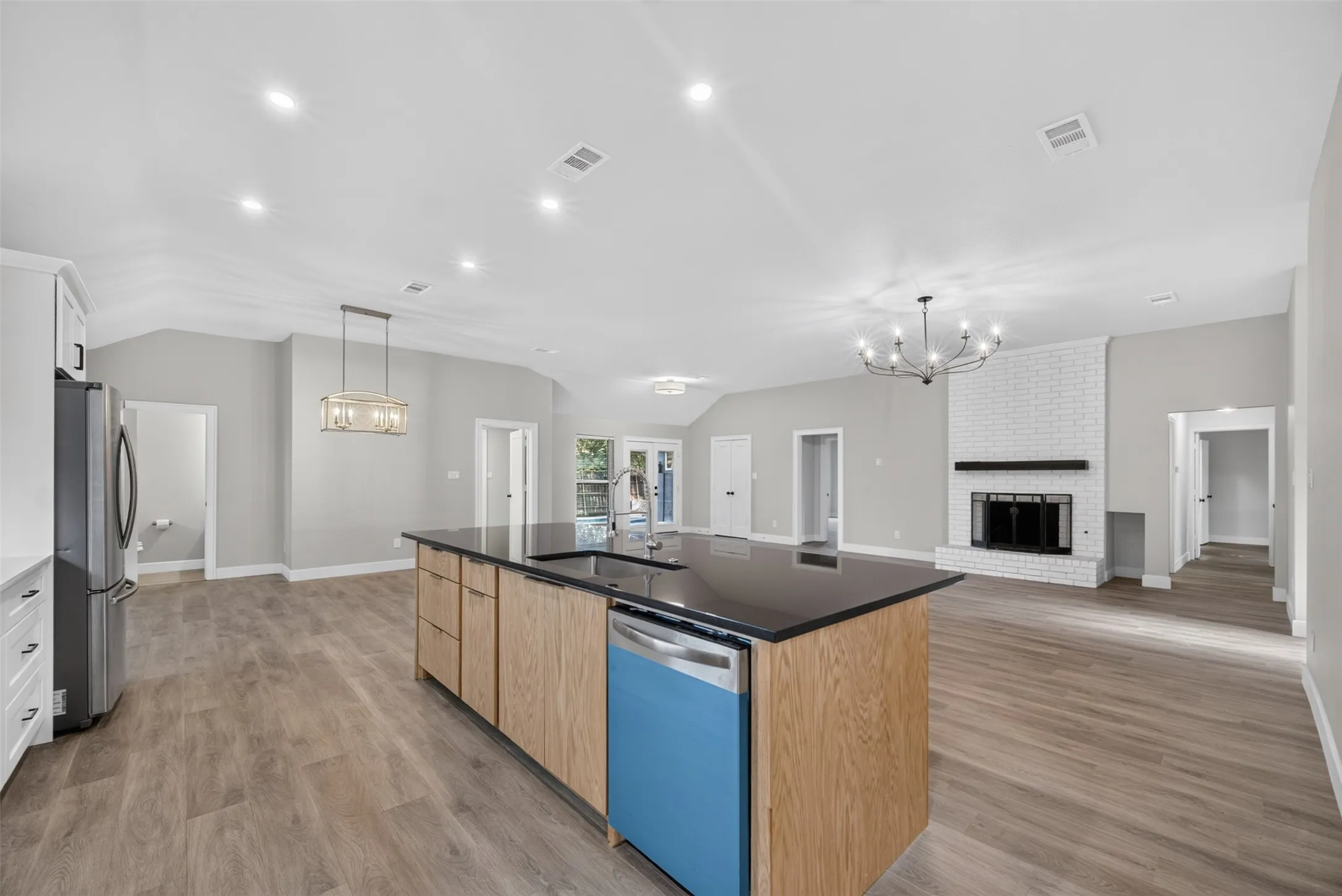 Single Family Residence For Sale in Collin County , 3904 Covinton Lane, Plano, Texas 75023, 4 Bedroom, 3 Bathroom, 2 Garage spaces, 2,596 Sqft, built in 1978, mls#21344234, Real Estate Agent in Plano, Homes For Sale in Collin county, Homes For Sale in Plano, Realtor in Plano Texas, Real Estate Brokerage Independent Realty Texas, Luminita Cordes Realtor