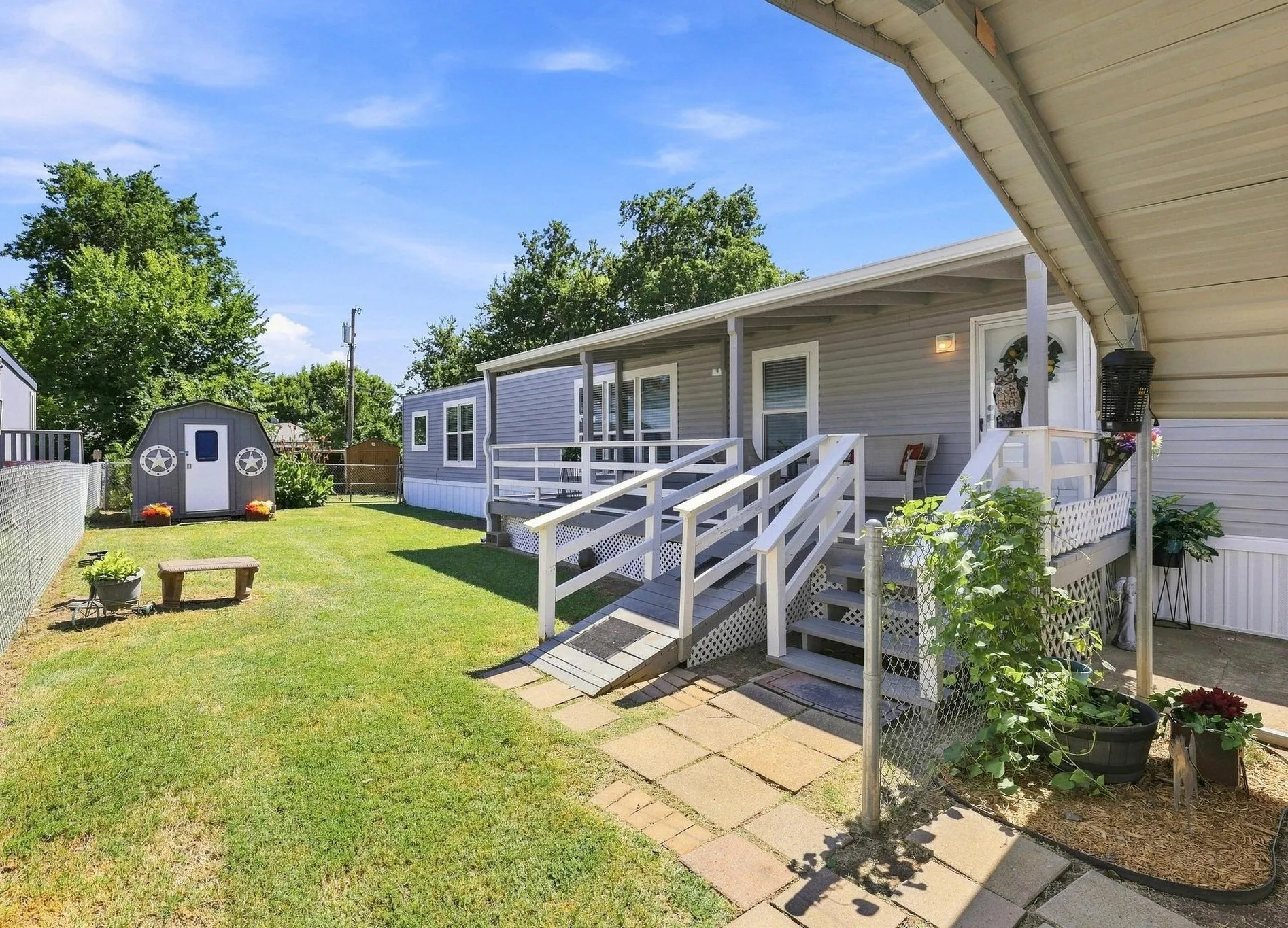 Manufactured Home For Sale in Grayson County , 128 Valerie Lane, Sherman, Texas 75092, 3 Bedroom, 2 Bathroom, Garage spaces, 1,216 Sqft, built in 2018, mls#21343112, Real Estate Agent in Sherman, Homes For Sale in Grayson county, Homes For Sale in Sherman, Realtor in Sherman Texas, Real Estate Brokerage Independent Realty Texas, Luminita Cordes Realtor