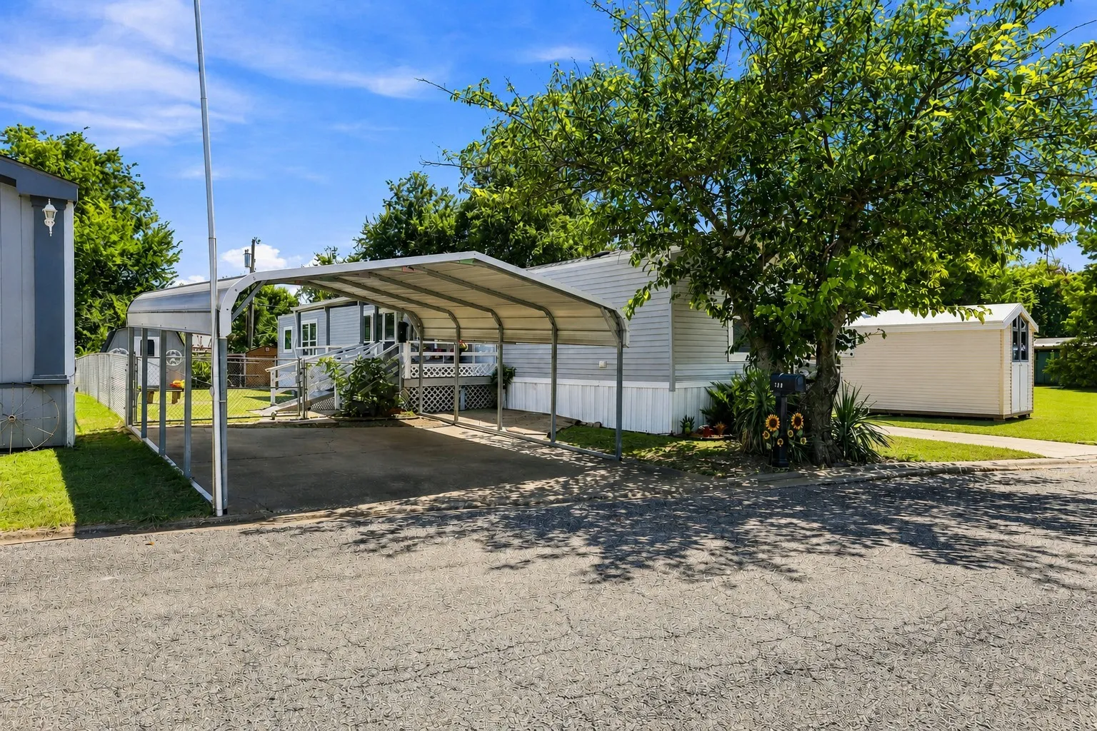 Manufactured Home For Sale in Grayson County , 128 Valerie Lane, Sherman, Texas 75092, 3 Bedroom, 2 Bathroom, Garage spaces, 1,216 Sqft, built in 2018, mls#21343112, Real Estate Agent in Sherman, Homes For Sale in Grayson county, Homes For Sale in Sherman, Realtor in Sherman Texas, Real Estate Brokerage Independent Realty Texas, Luminita Cordes Realtor