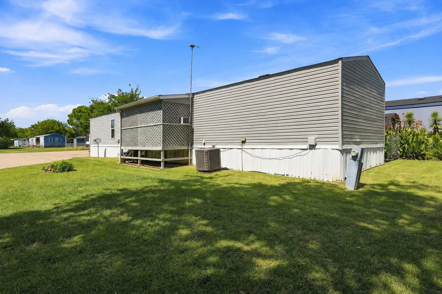 Manufactured Home For Sale in Grayson County , 128 Valerie Lane, Sherman, Texas 75092, 3 Bedroom, 2 Bathroom, Garage spaces, 1,216 Sqft, built in 2018, mls#21343112, Real Estate Agent in Sherman, Homes For Sale in Grayson county, Homes For Sale in Sherman, Realtor in Sherman Texas, Real Estate Brokerage Independent Realty Texas, Luminita Cordes Realtor