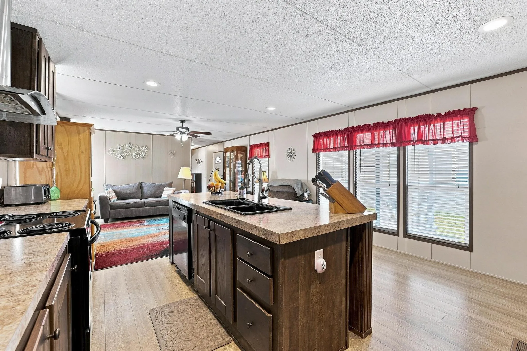 Manufactured Home For Sale in Grayson County , 128 Valerie Lane, Sherman, Texas 75092, 3 Bedroom, 2 Bathroom, Garage spaces, 1,216 Sqft, built in 2018, mls#21343112, Real Estate Agent in Sherman, Homes For Sale in Grayson county, Homes For Sale in Sherman, Realtor in Sherman Texas, Real Estate Brokerage Independent Realty Texas, Luminita Cordes Realtor