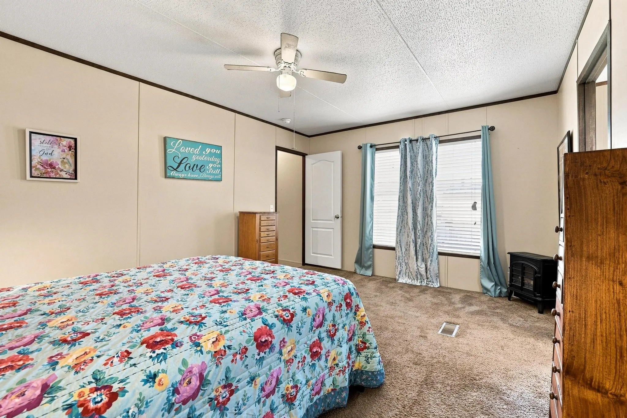 Manufactured Home For Sale in Grayson County , 128 Valerie Lane, Sherman, Texas 75092, 3 Bedroom, 2 Bathroom, Garage spaces, 1,216 Sqft, built in 2018, mls#21343112, Real Estate Agent in Sherman, Homes For Sale in Grayson county, Homes For Sale in Sherman, Realtor in Sherman Texas, Real Estate Brokerage Independent Realty Texas, Luminita Cordes Realtor