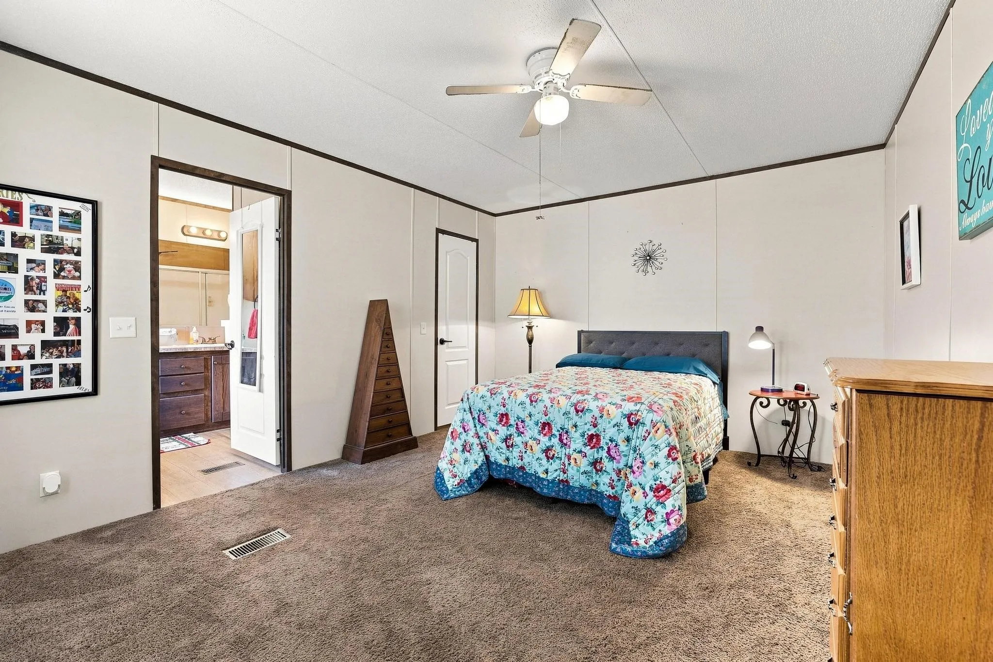 Manufactured Home For Sale in Grayson County , 128 Valerie Lane, Sherman, Texas 75092, 3 Bedroom, 2 Bathroom, Garage spaces, 1,216 Sqft, built in 2018, mls#21343112, Real Estate Agent in Sherman, Homes For Sale in Grayson county, Homes For Sale in Sherman, Realtor in Sherman Texas, Real Estate Brokerage Independent Realty Texas, Luminita Cordes Realtor