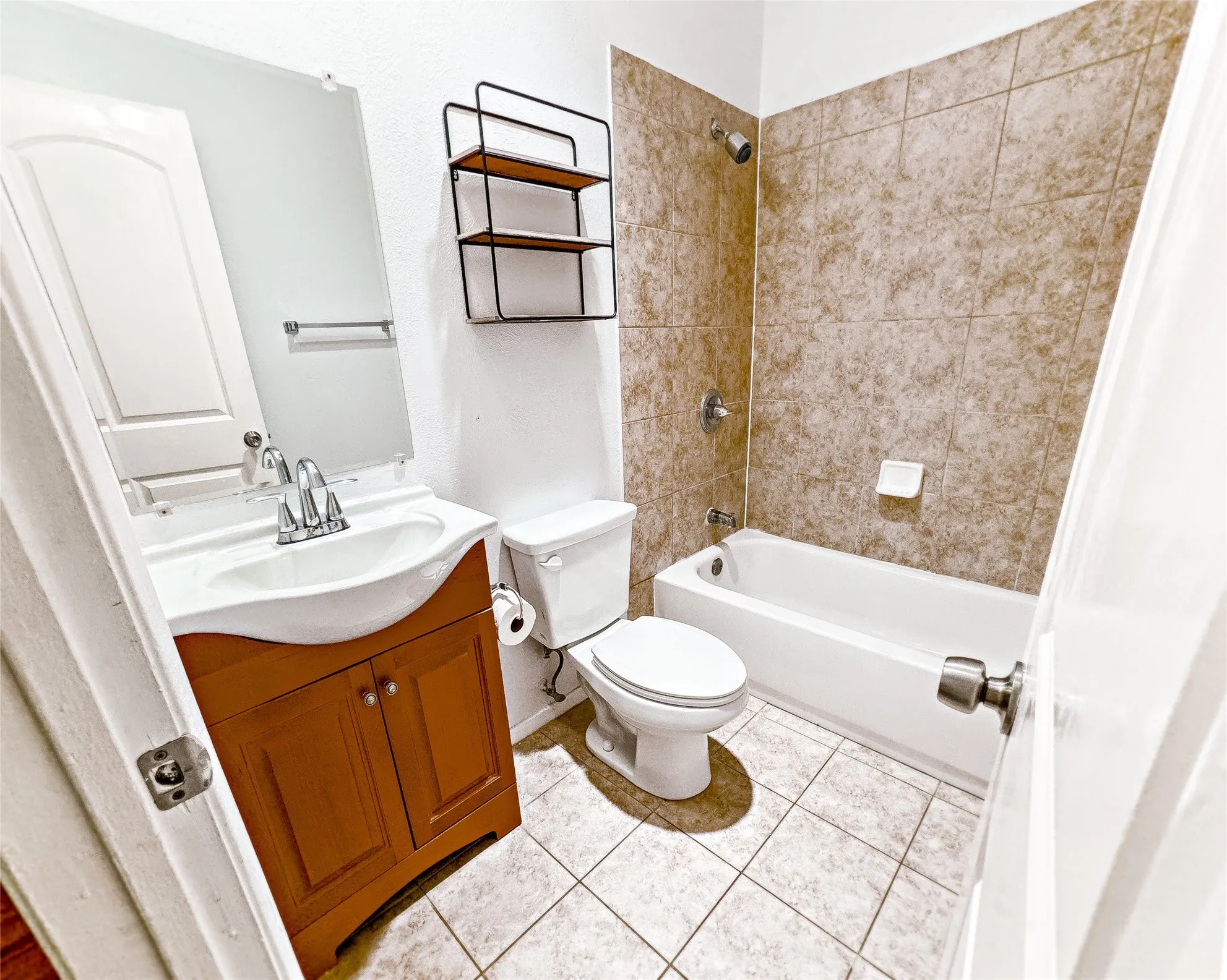 Single Family Residence For Rent in Dallas County , 1425 Meridian Way, Garland, Texas 75040, 3 Bedroom, 2 Bathroom, 1 Garage spaces, 1,223 Sqft, built in 1973, mls#21344238, Real Estate Agent in Garland, Homes For Rent in Dallas county, Homes For Rent in Garland, Realtor in Garland Texas, Real Estate Brokerage Independent Realty Texas, Luminita Cordes Realtor