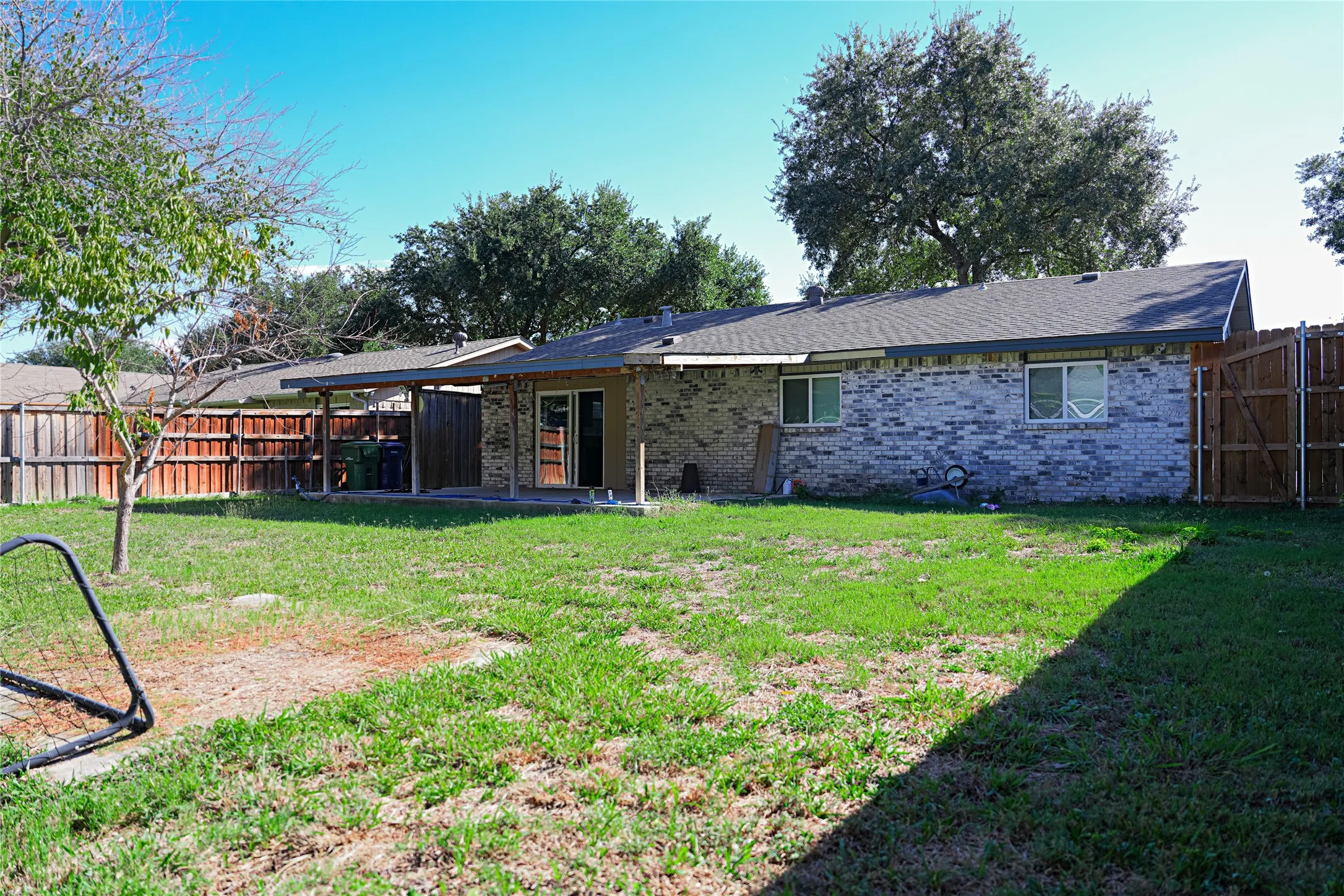Single Family Residence For Rent in Dallas County , 1425 Meridian Way, Garland, Texas 75040, 3 Bedroom, 2 Bathroom, 1 Garage spaces, 1,223 Sqft, built in 1973, mls#21344238, Real Estate Agent in Garland, Homes For Rent in Dallas county, Homes For Rent in Garland, Realtor in Garland Texas, Real Estate Brokerage Independent Realty Texas, Luminita Cordes Realtor