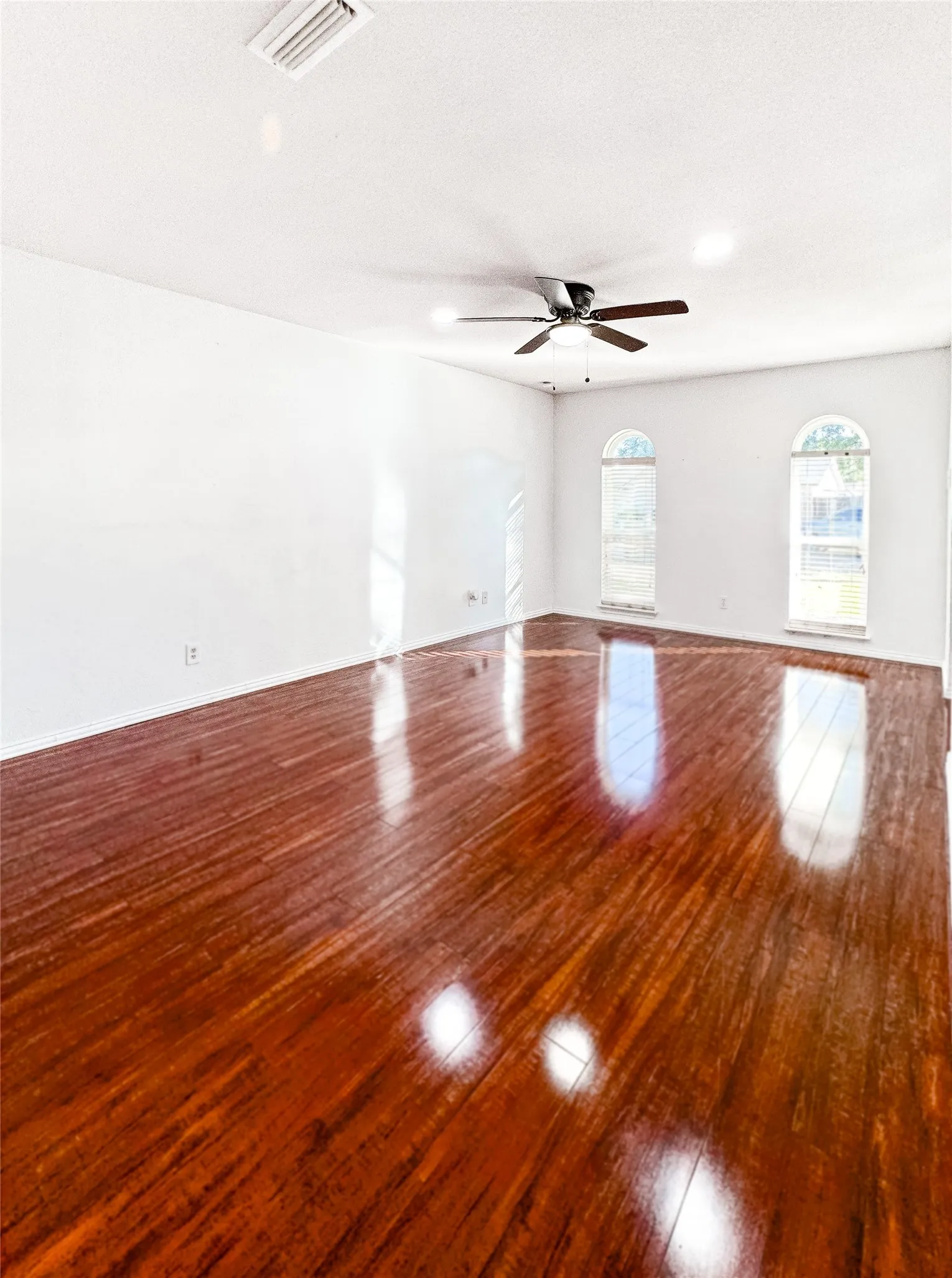 Single Family Residence For Rent in Dallas County , 1425 Meridian Way, Garland, Texas 75040, 3 Bedroom, 2 Bathroom, 1 Garage spaces, 1,223 Sqft, built in 1973, mls#21344238, Real Estate Agent in Garland, Homes For Rent in Dallas county, Homes For Rent in Garland, Realtor in Garland Texas, Real Estate Brokerage Independent Realty Texas, Luminita Cordes Realtor