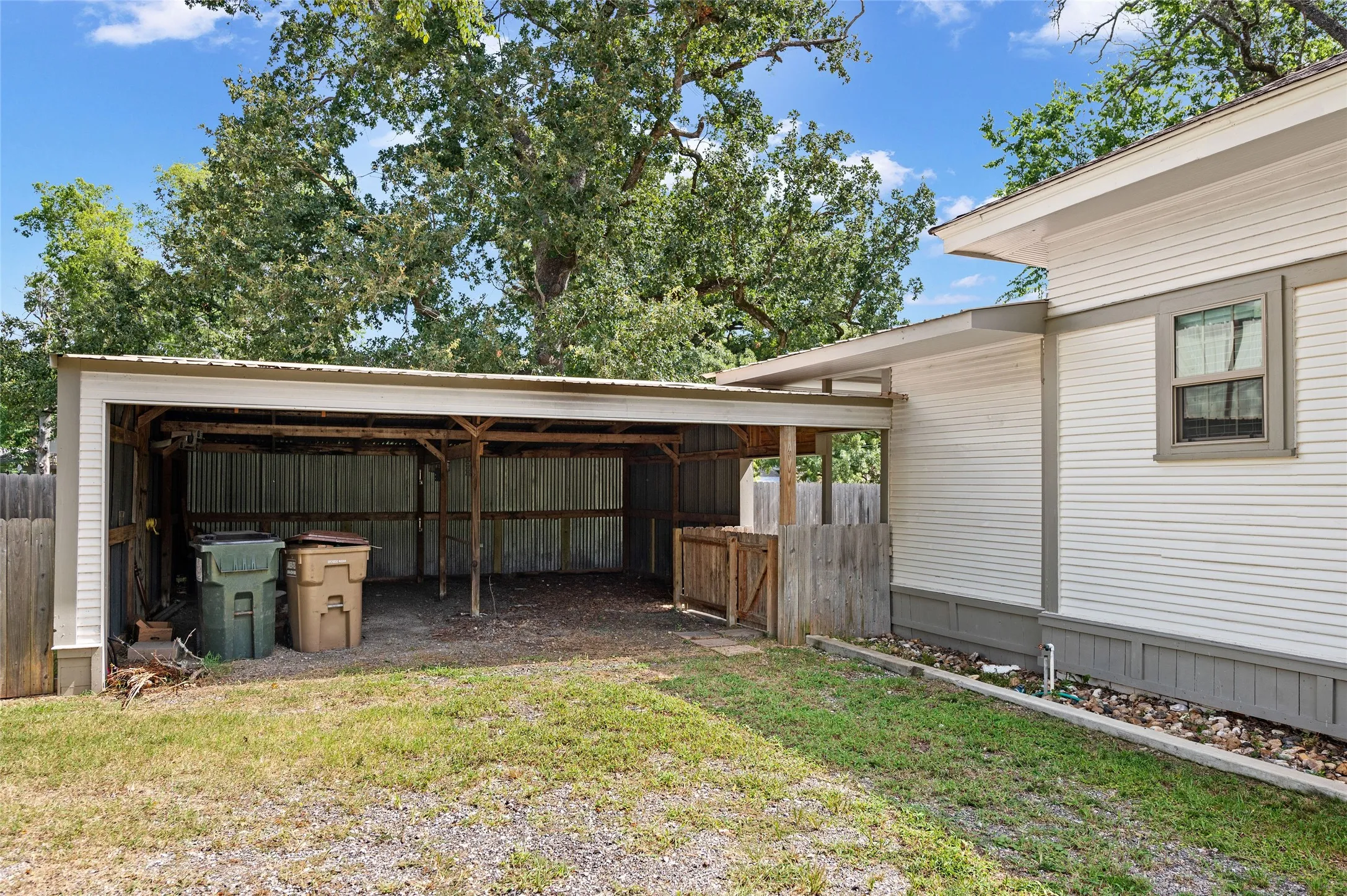 Single Family Residence For Sale in Wood County , 269 E Holley Street, Alba, Texas 75410, 3 Bedroom, 2 Bathroom, Garage spaces, 1,740 Sqft, built in 0, mls#21338843, Real Estate Agent in Alba, Homes For Sale in Wood county, Homes For Sale in Alba, Realtor in Alba Texas, Real Estate Brokerage Independent Realty Texas, Luminita Cordes Realtor