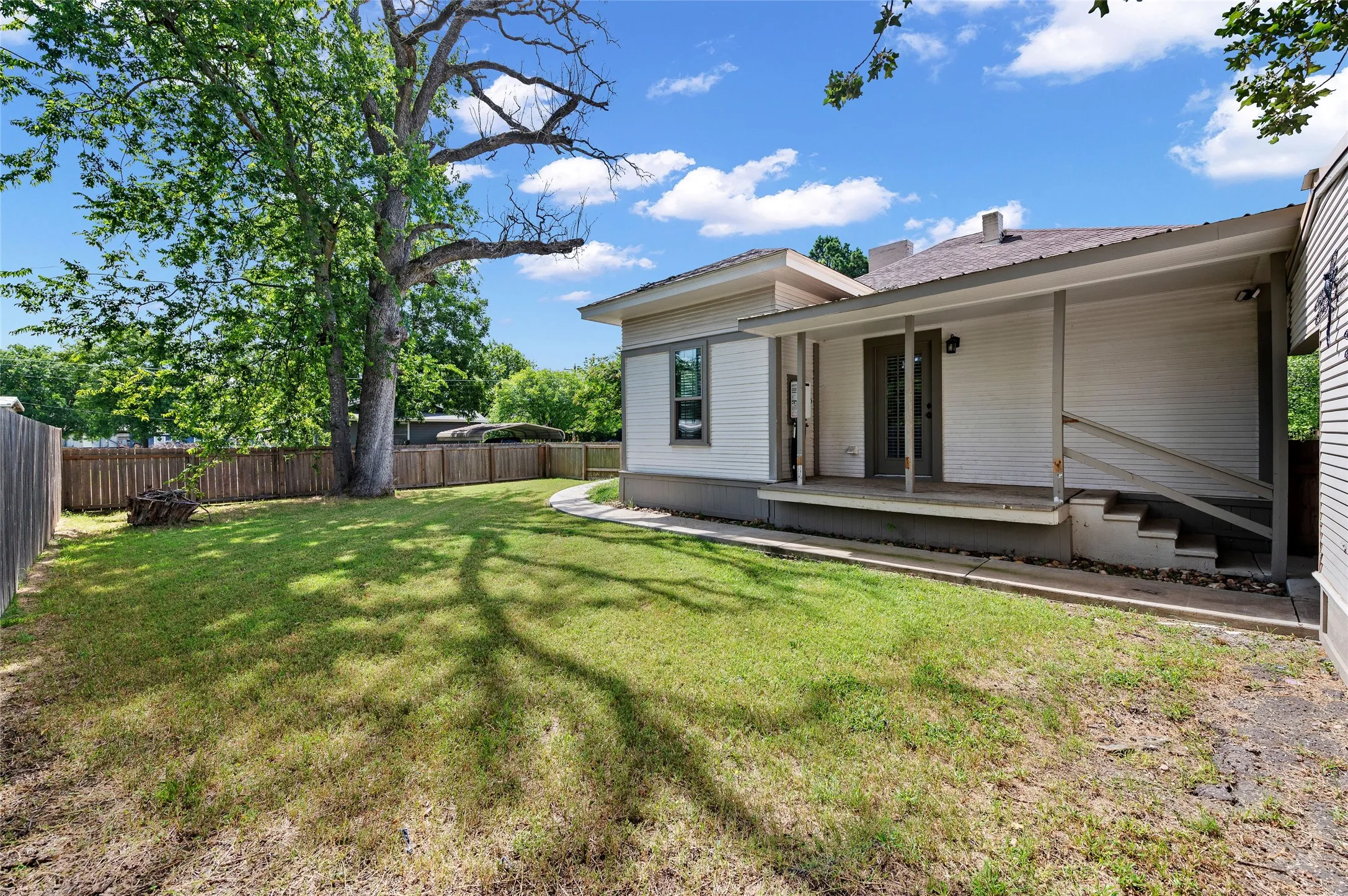 Single Family Residence For Sale in Wood County , 269 E Holley Street, Alba, Texas 75410, 3 Bedroom, 2 Bathroom, Garage spaces, 1,740 Sqft, built in 0, mls#21338843, Real Estate Agent in Alba, Homes For Sale in Wood county, Homes For Sale in Alba, Realtor in Alba Texas, Real Estate Brokerage Independent Realty Texas, Luminita Cordes Realtor