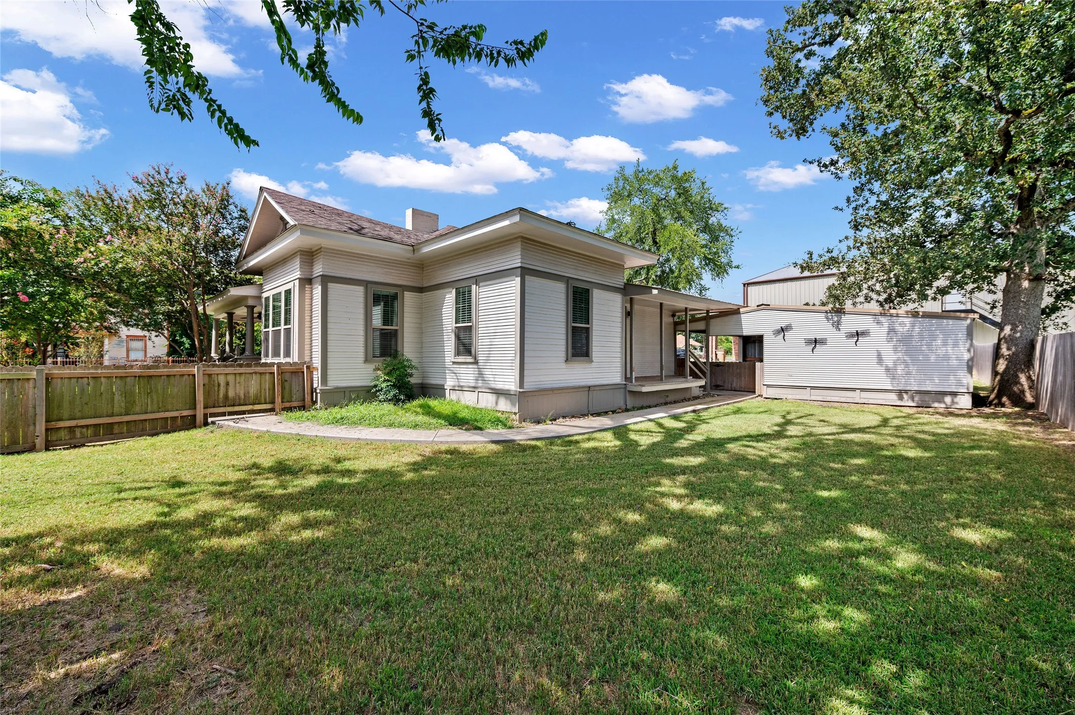 Single Family Residence For Sale in Wood County , 269 E Holley Street, Alba, Texas 75410, 3 Bedroom, 2 Bathroom, Garage spaces, 1,740 Sqft, built in 0, mls#21338843, Real Estate Agent in Alba, Homes For Sale in Wood county, Homes For Sale in Alba, Realtor in Alba Texas, Real Estate Brokerage Independent Realty Texas, Luminita Cordes Realtor