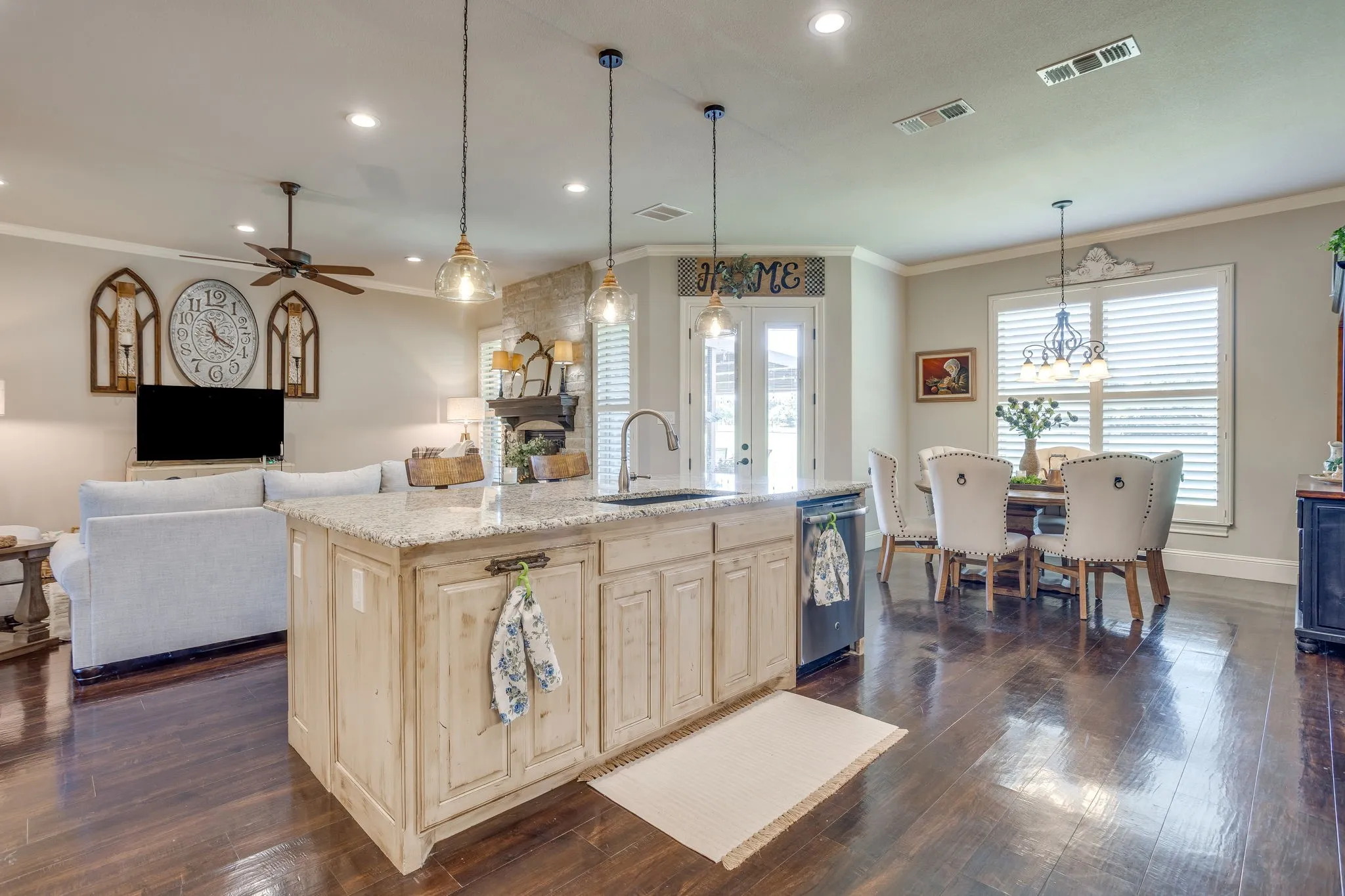 Single Family Residence For Sale in Johnson County , 1308 County Road 705, Joshua, Texas 76058, 2 Bedroom, 3 Bathroom, 2 Garage spaces, 2,539 Sqft, built in 2017, mls#21344239, Real Estate Agent in Joshua, Homes For Sale in Johnson county, Homes For Sale in Joshua, Realtor in Joshua Texas, Real Estate Brokerage Independent Realty Texas, Luminita Cordes Realtor