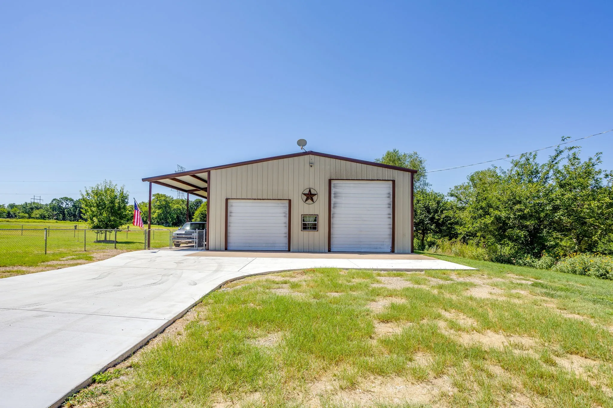 Single Family Residence For Sale in Johnson County , 1308 County Road 705, Joshua, Texas 76058, 2 Bedroom, 3 Bathroom, 2 Garage spaces, 2,539 Sqft, built in 2017, mls#21344239, Real Estate Agent in Joshua, Homes For Sale in Johnson county, Homes For Sale in Joshua, Realtor in Joshua Texas, Real Estate Brokerage Independent Realty Texas, Luminita Cordes Realtor