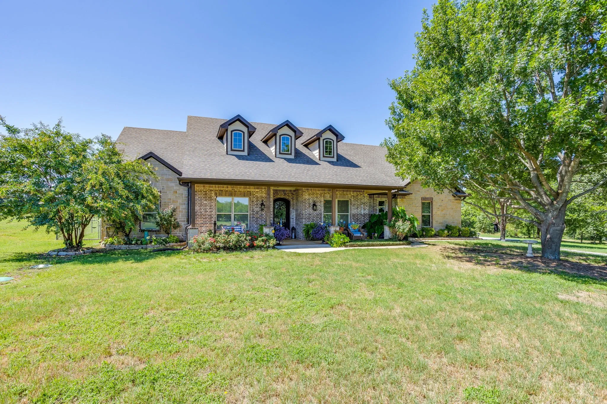Single Family Residence For Sale in Johnson County , 1308 County Road 705, Joshua, Texas 76058, 2 Bedroom, 3 Bathroom, 2 Garage spaces, 2,539 Sqft, built in 2017, mls#21344239, Real Estate Agent in Joshua, Homes For Sale in Johnson county, Homes For Sale in Joshua, Realtor in Joshua Texas, Real Estate Brokerage Independent Realty Texas, Luminita Cordes Realtor