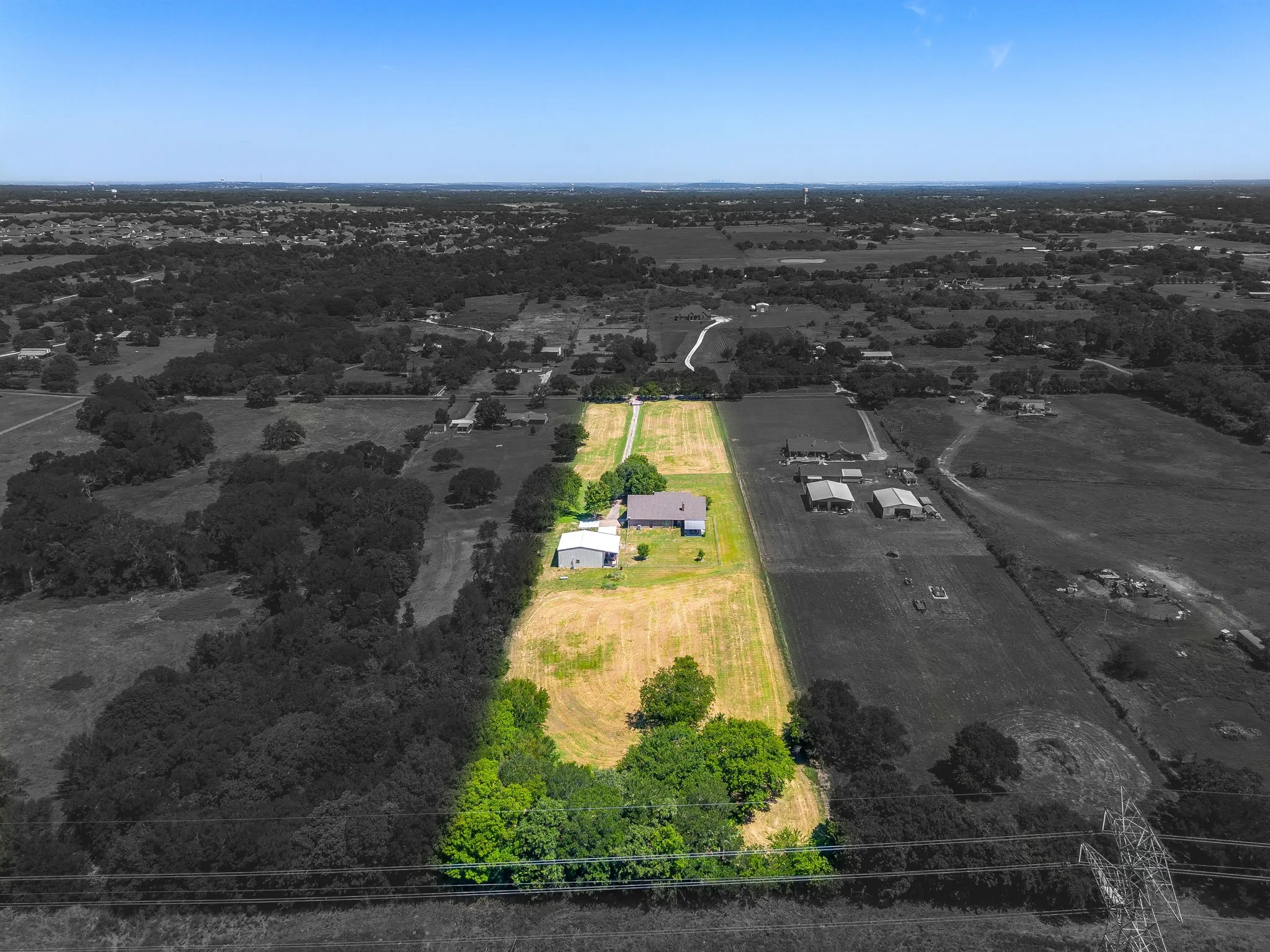 Single Family Residence For Sale in Johnson County , 1308 County Road 705, Joshua, Texas 76058, 2 Bedroom, 3 Bathroom, 2 Garage spaces, 2,539 Sqft, built in 2017, mls#21344239, Real Estate Agent in Joshua, Homes For Sale in Johnson county, Homes For Sale in Joshua, Realtor in Joshua Texas, Real Estate Brokerage Independent Realty Texas, Luminita Cordes Realtor